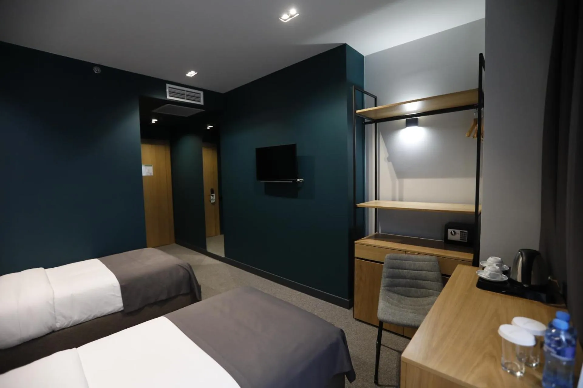 Communal lounge/ TV room, Bed in Graf Hotel