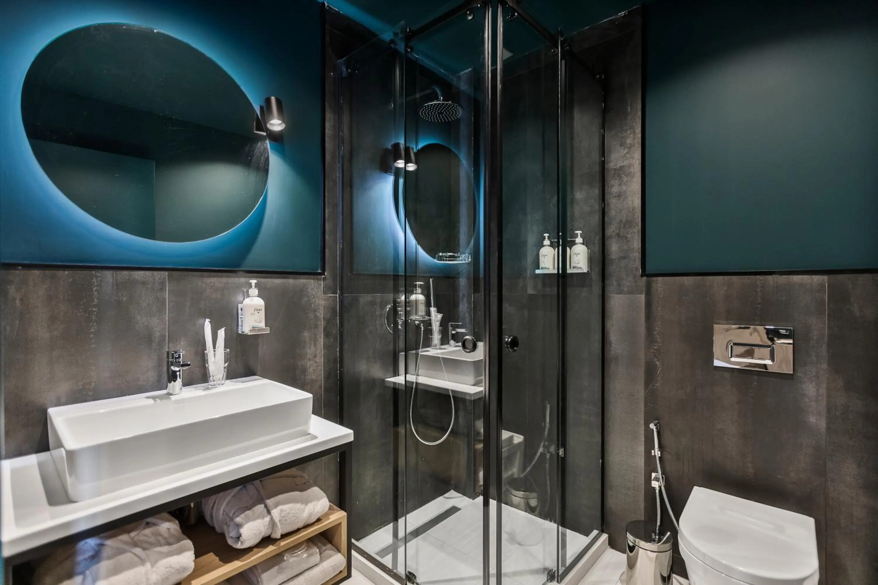 Shower in Graf Hotel