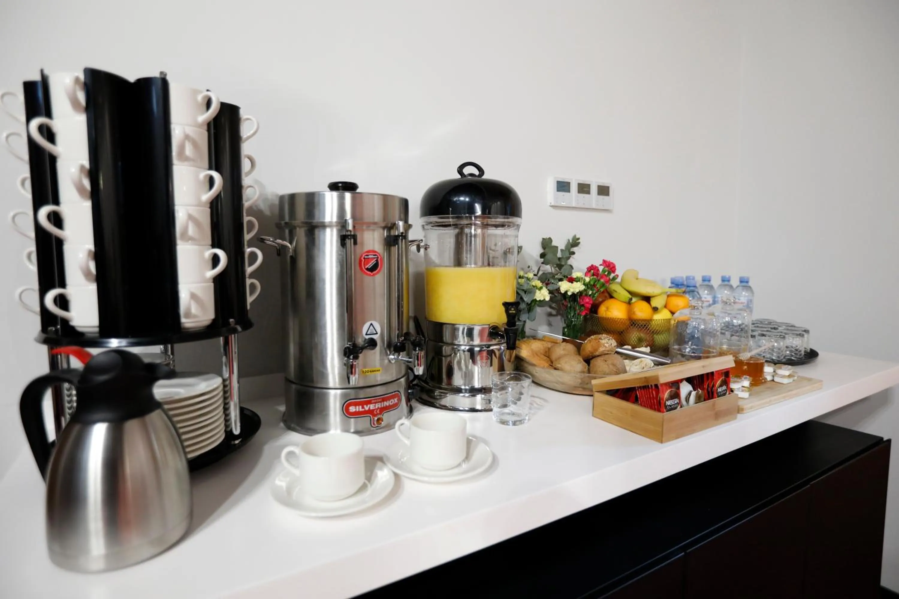 Coffee/tea facilities in Graf Hotel