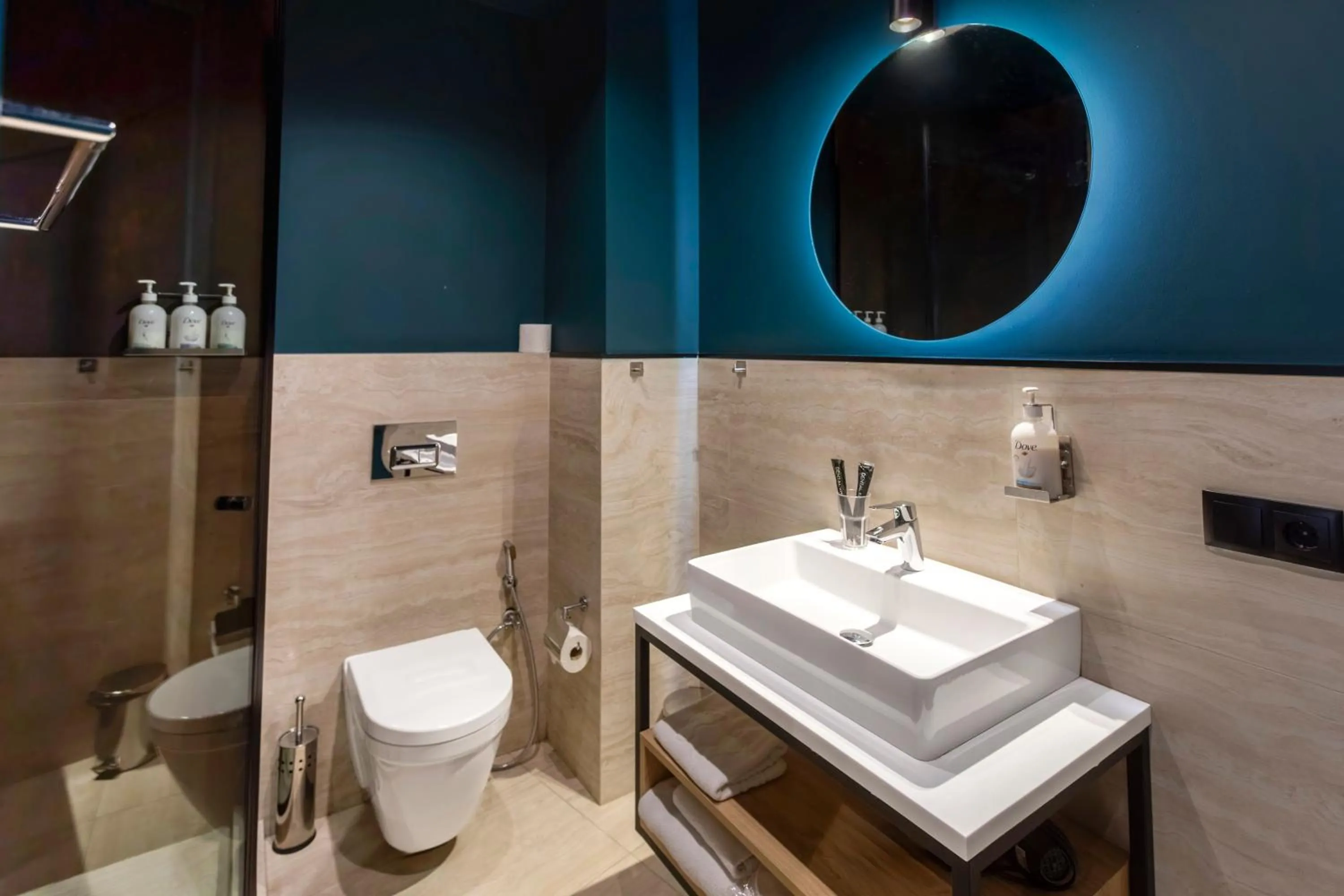 Shower in Graf Hotel