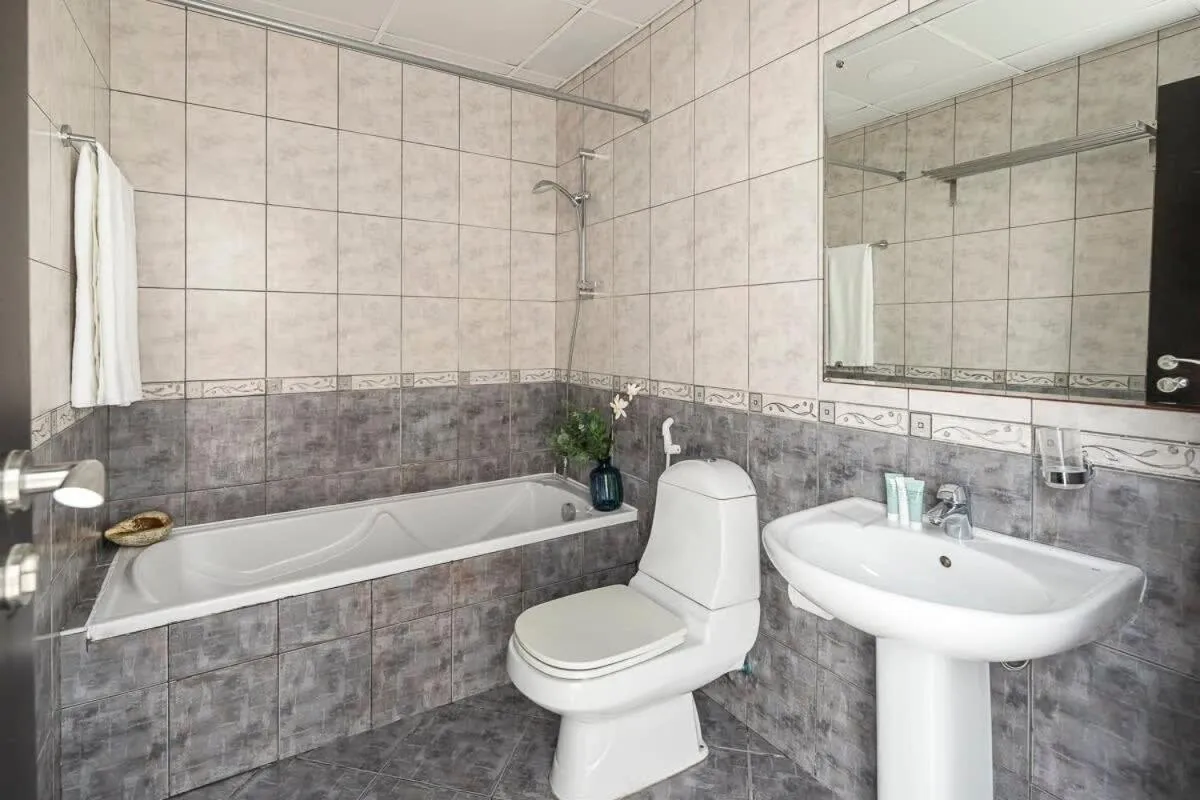 Frank Porter - Atlantic Tower 1