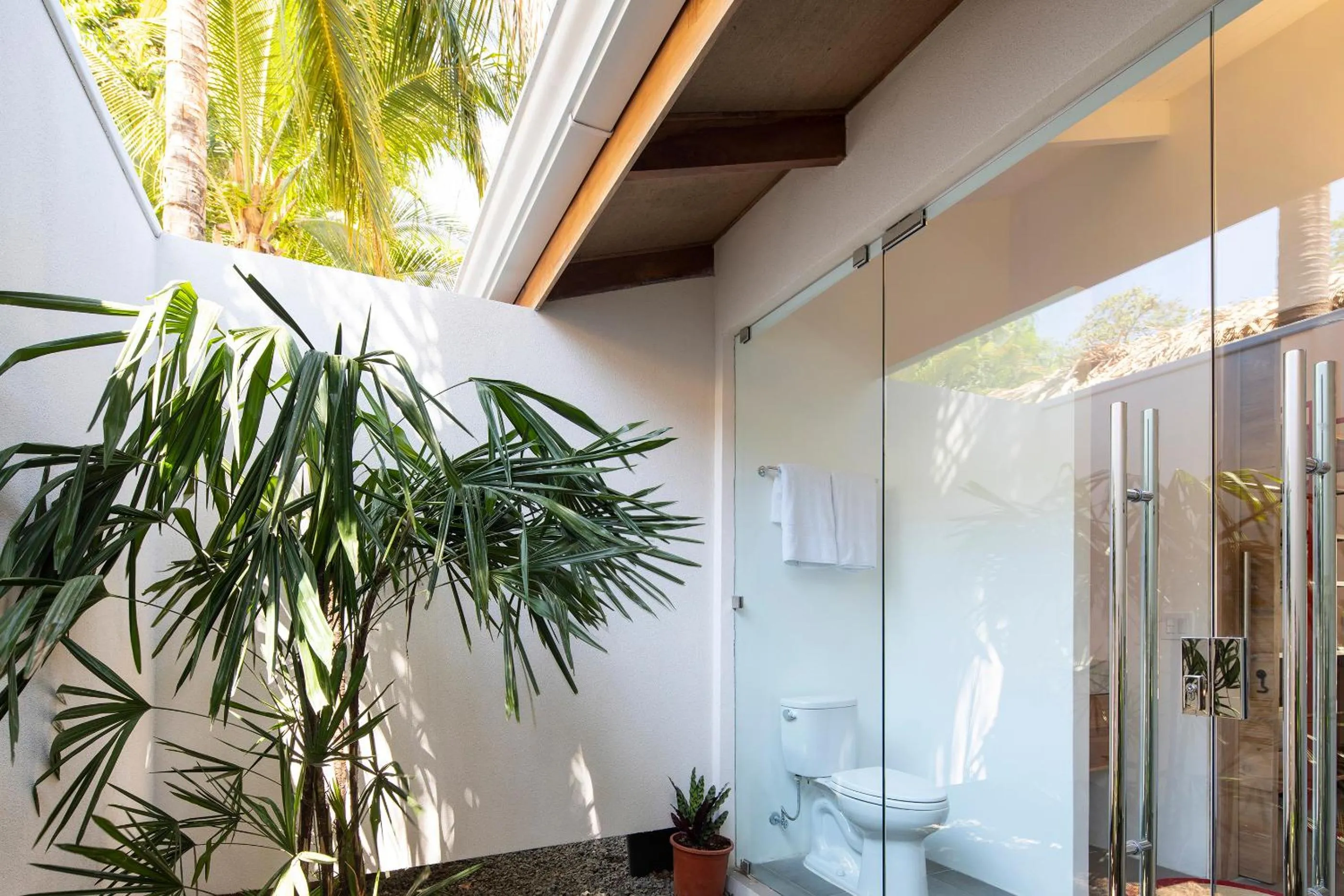 Bathroom in The Gilded Iguana