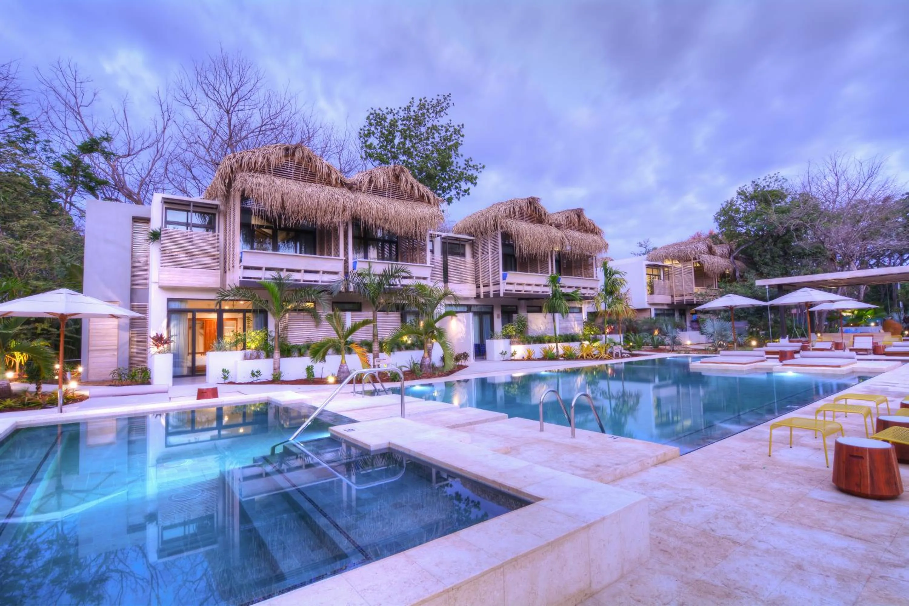 Area and facilities in The Gilded Iguana