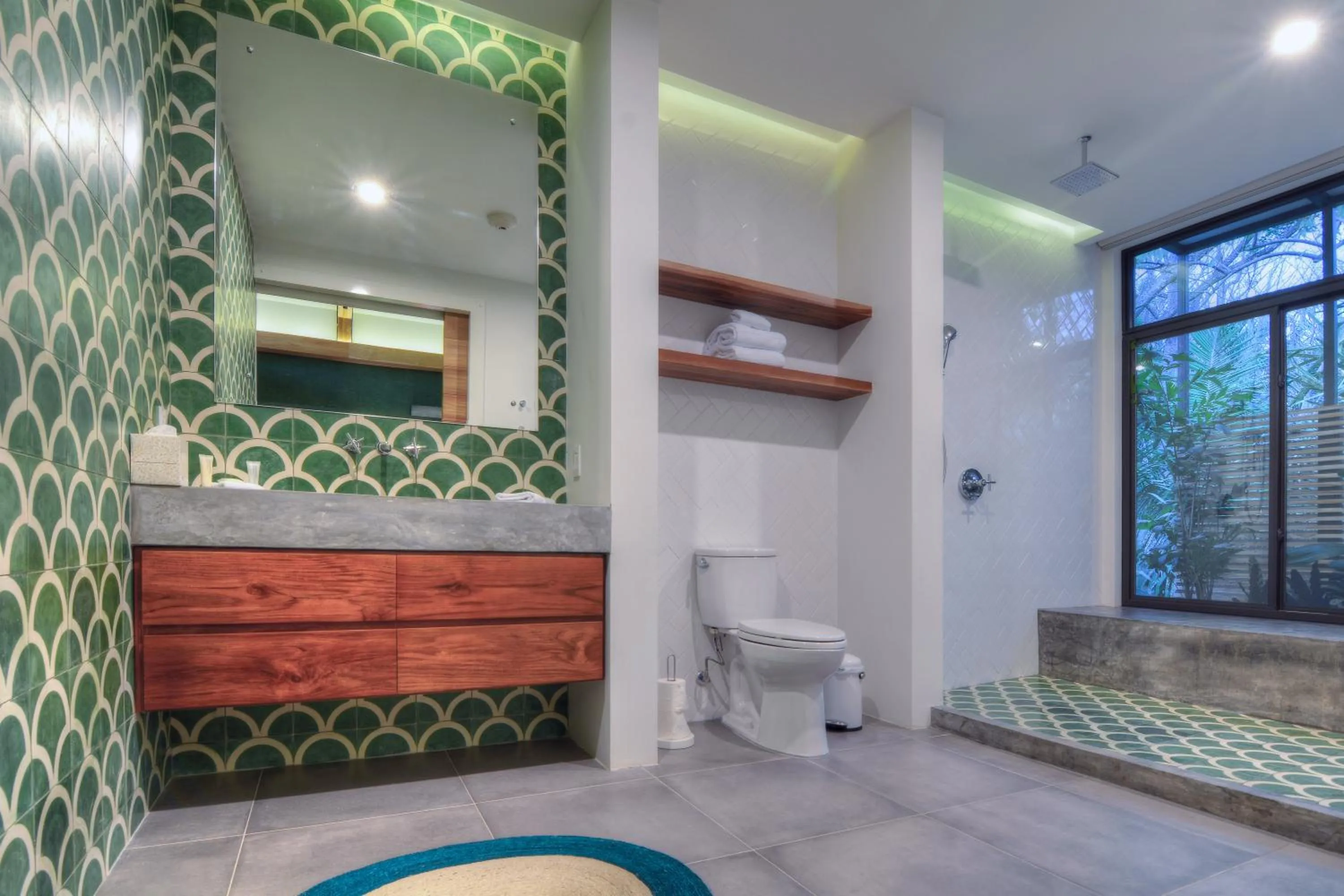 Shower in The Gilded Iguana