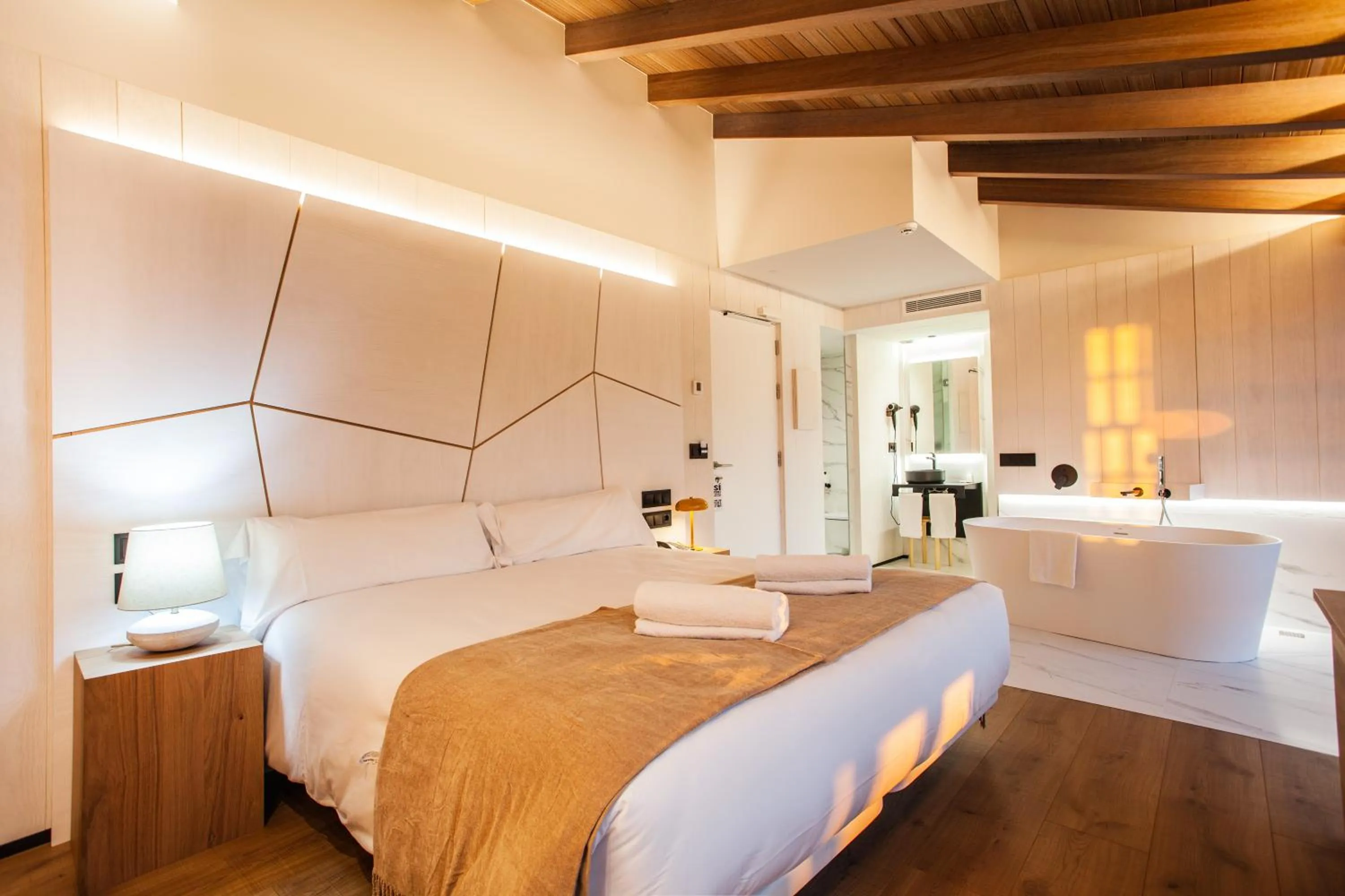 Photo of the whole room, Bed in Hotel Plaza Obradoiro by Bossh! Hotels