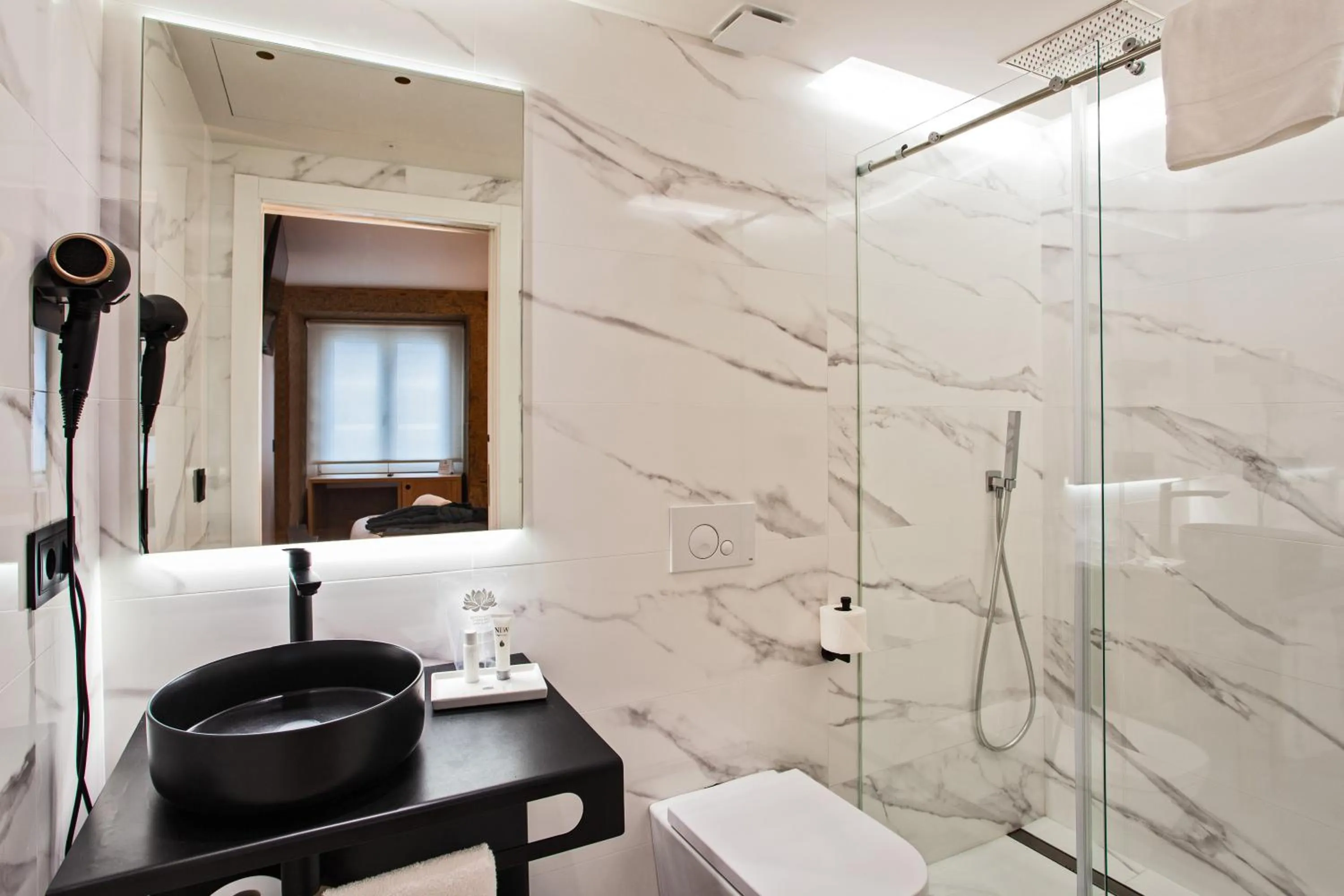 Shower in Hotel Plaza Obradoiro by Bossh! Hotels