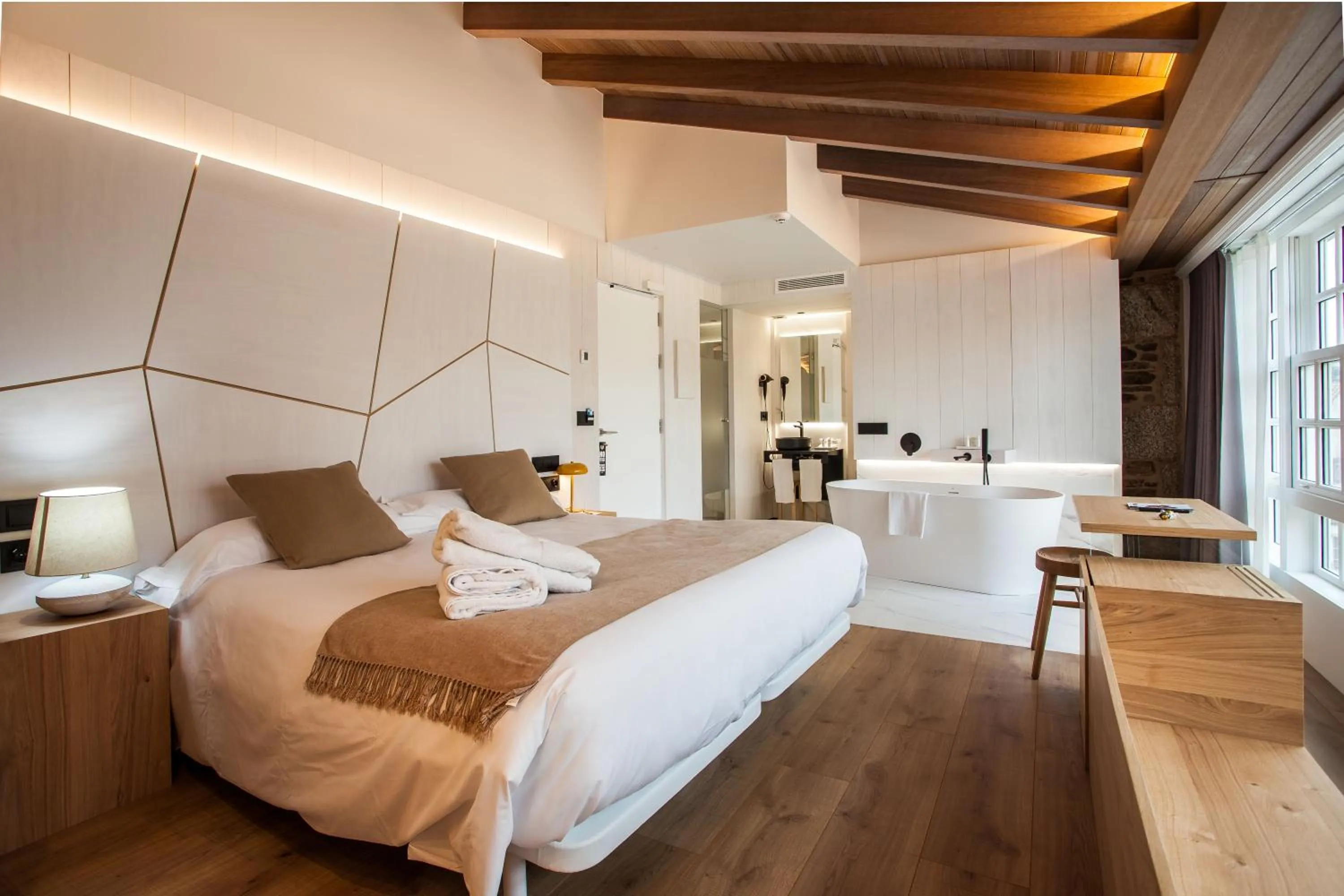 Photo of the whole room, Bed in Hotel Plaza Obradoiro by Bossh! Hotels