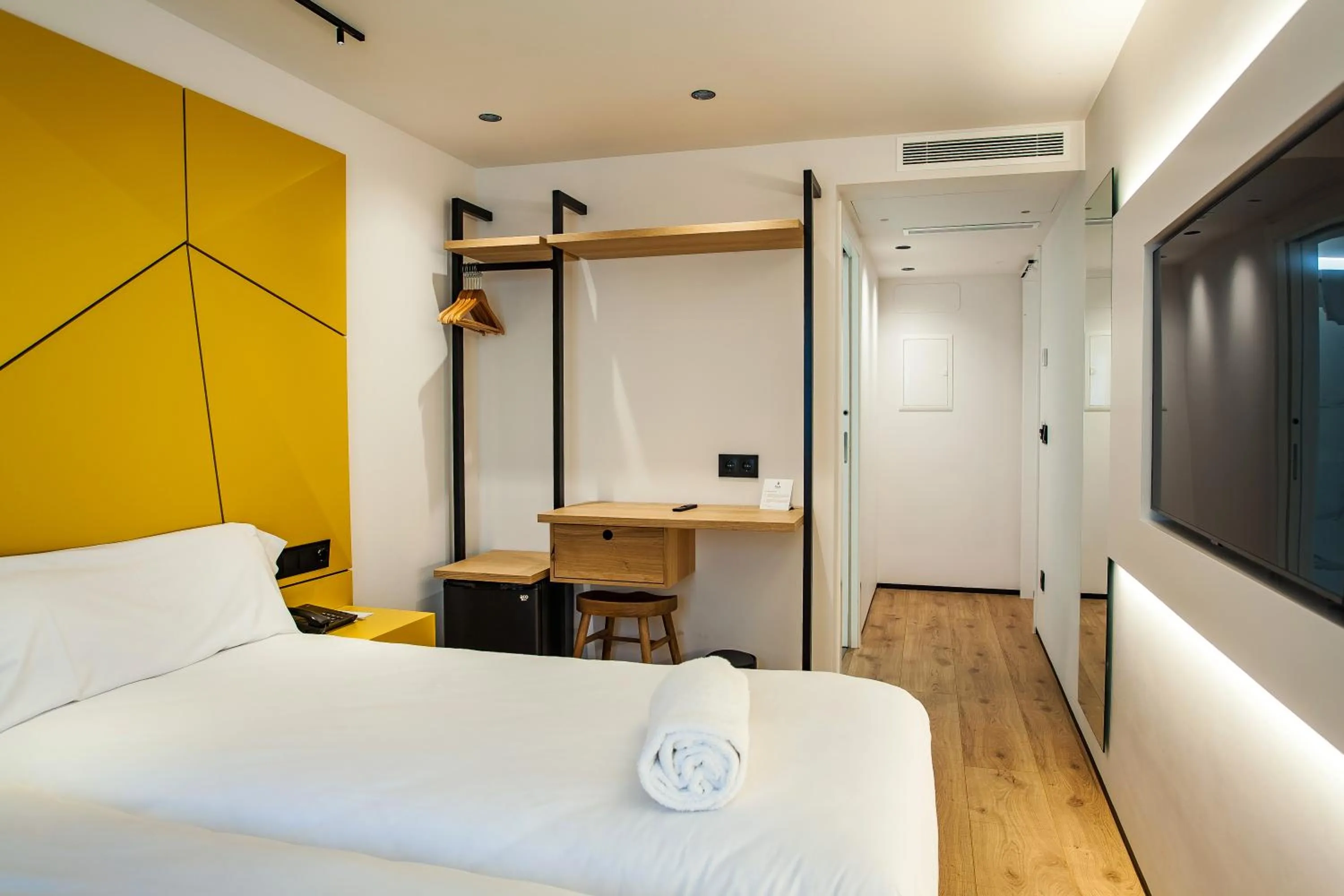 Photo of the whole room, Bed in Hotel Plaza Obradoiro by Bossh! Hotels