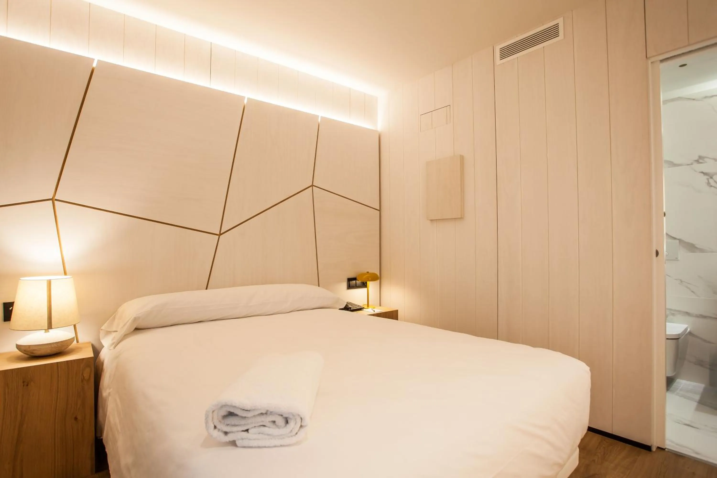 Bed in Hotel Plaza Obradoiro by Bossh! Hotels