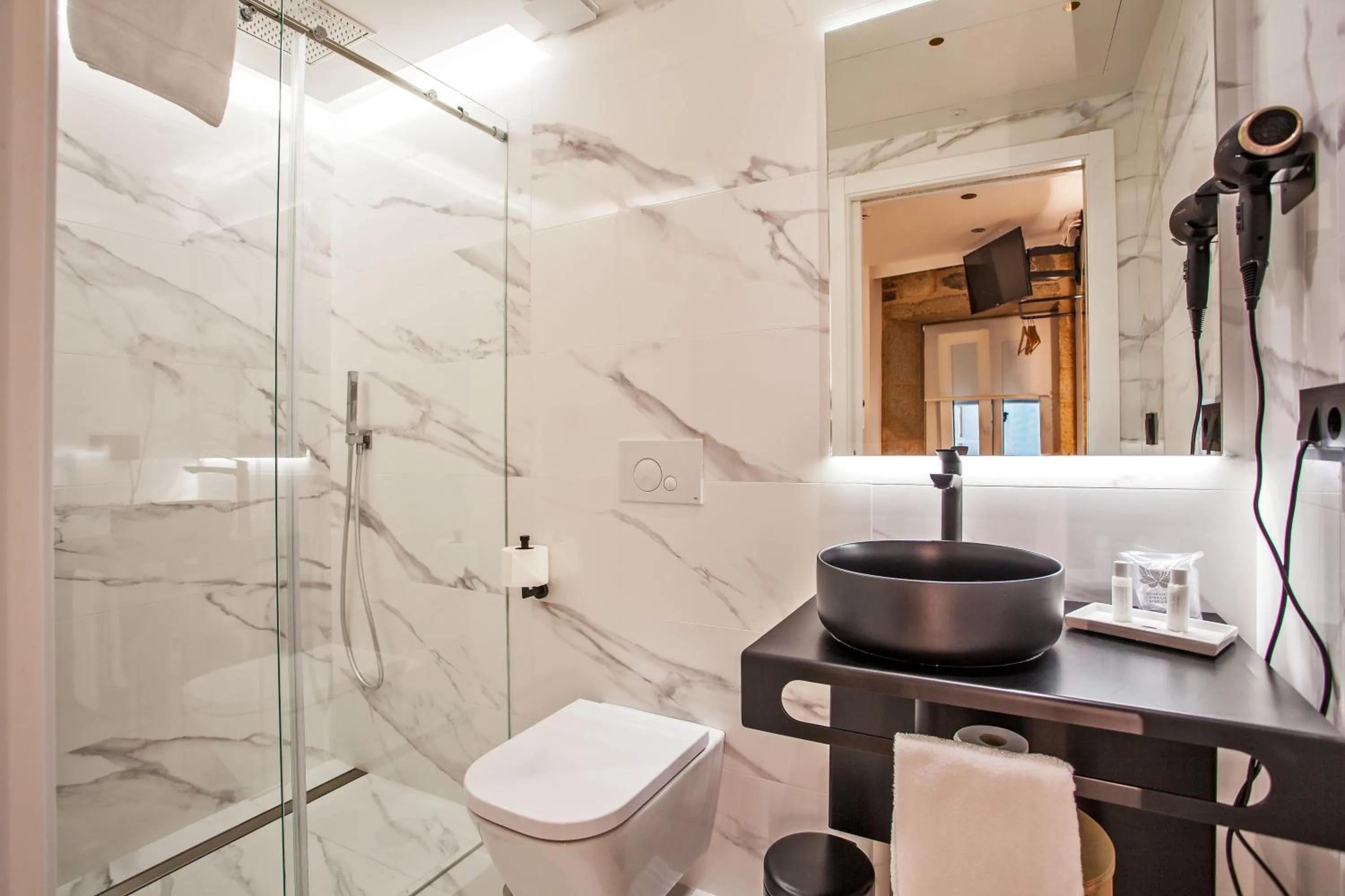 Shower in Hotel Plaza Obradoiro by Bossh! Hotels