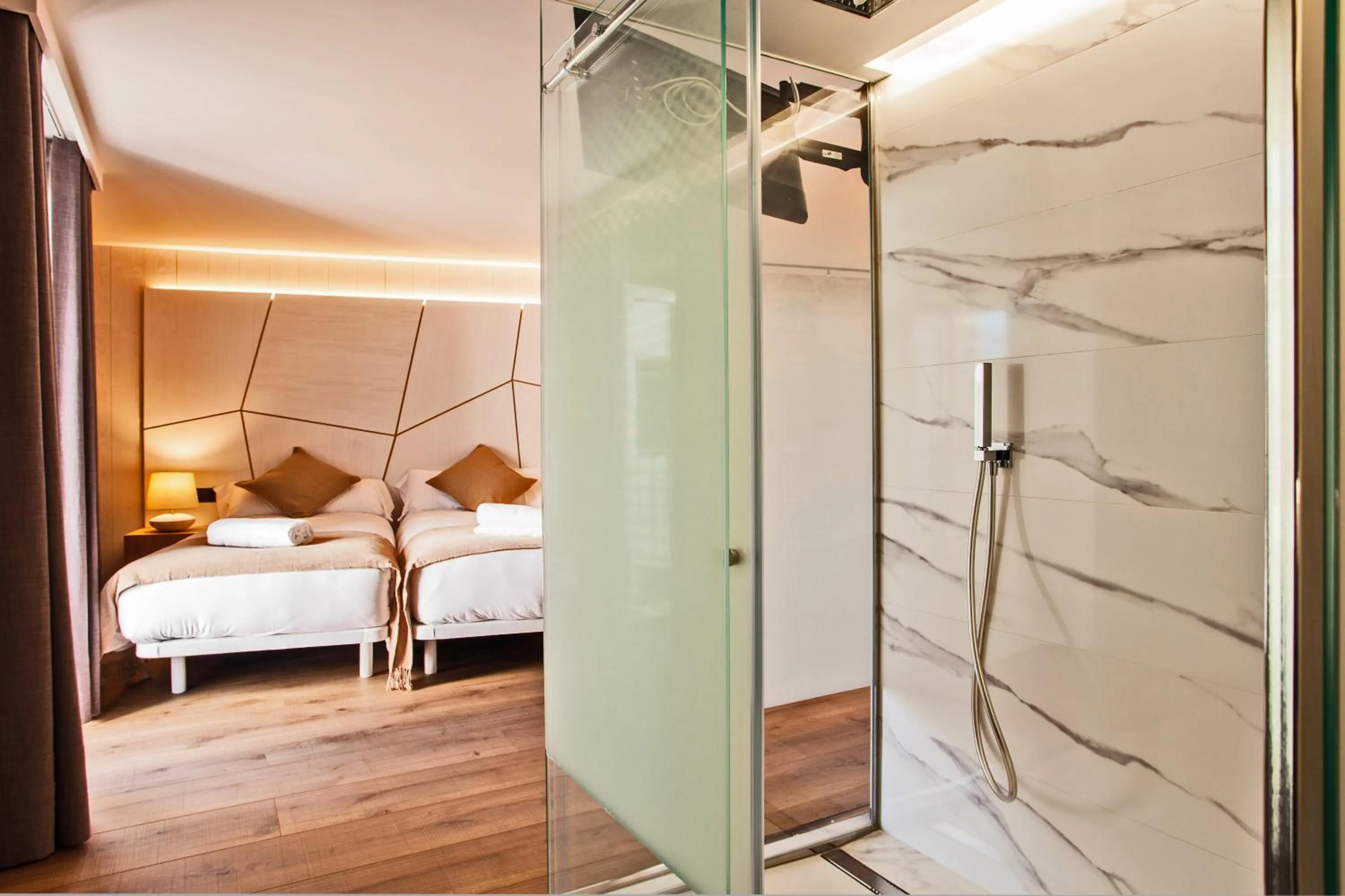 Bathroom, Bed in Hotel Plaza Obradoiro by Bossh! Hotels