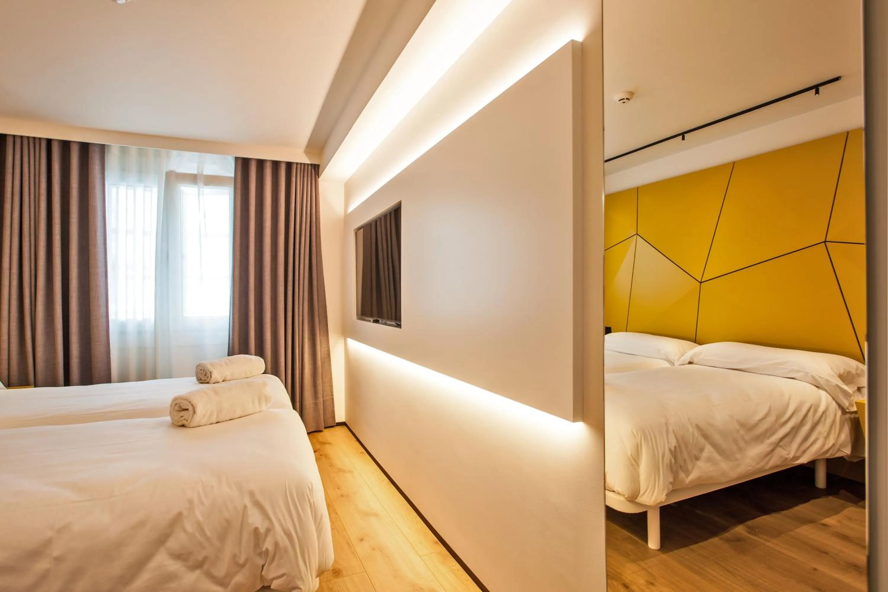TV and multimedia, Bed in Hotel Plaza Obradoiro by Bossh! Hotels