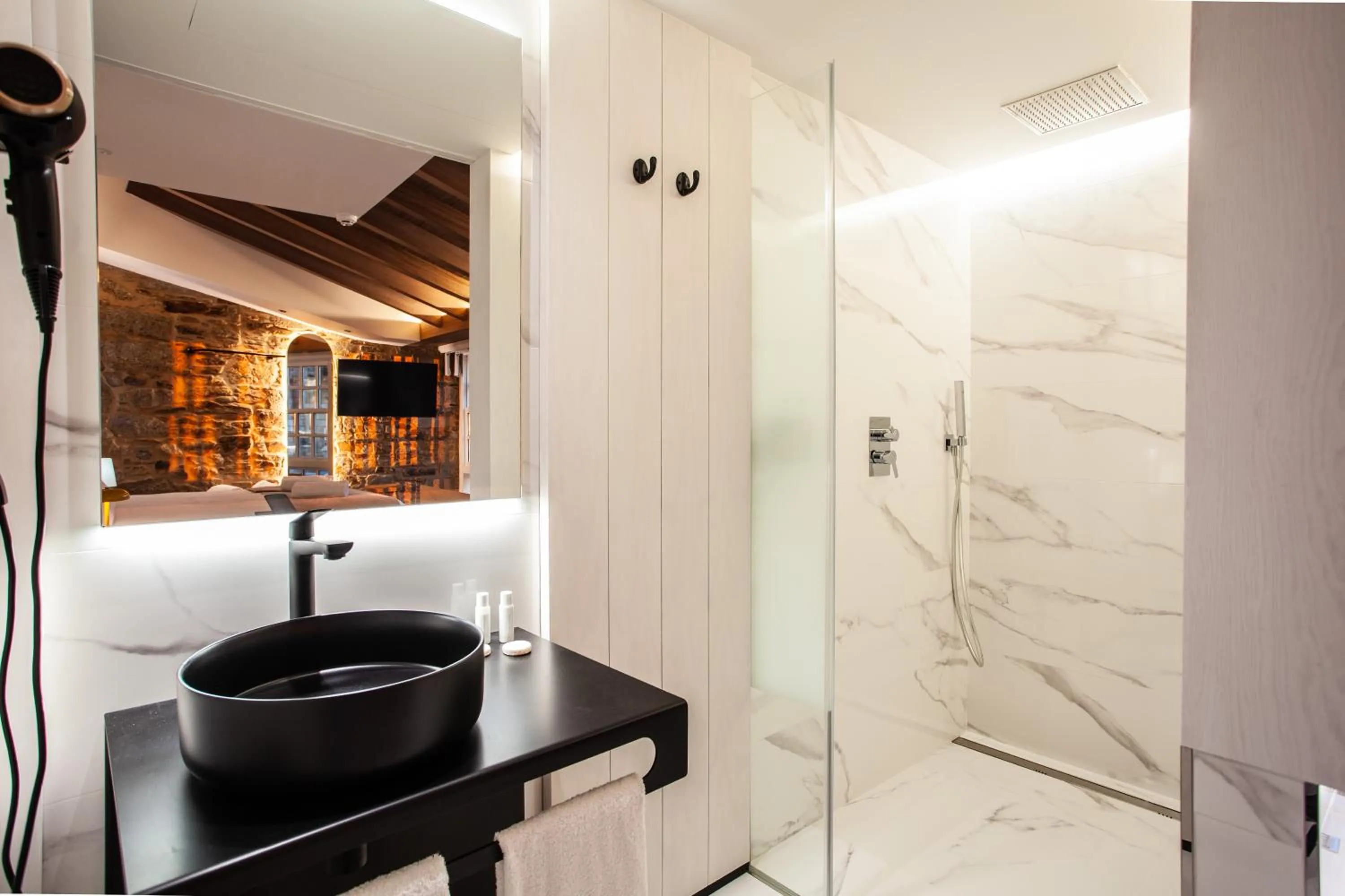 Shower in Hotel Plaza Obradoiro by Bossh! Hotels