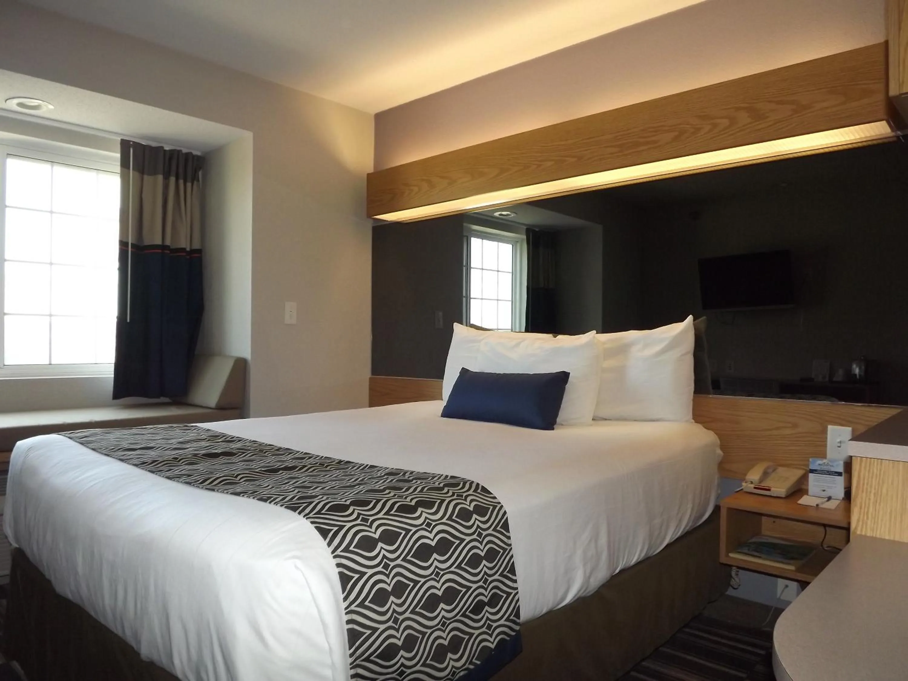 Bed in MICROTEL Inn and Suites - Ames