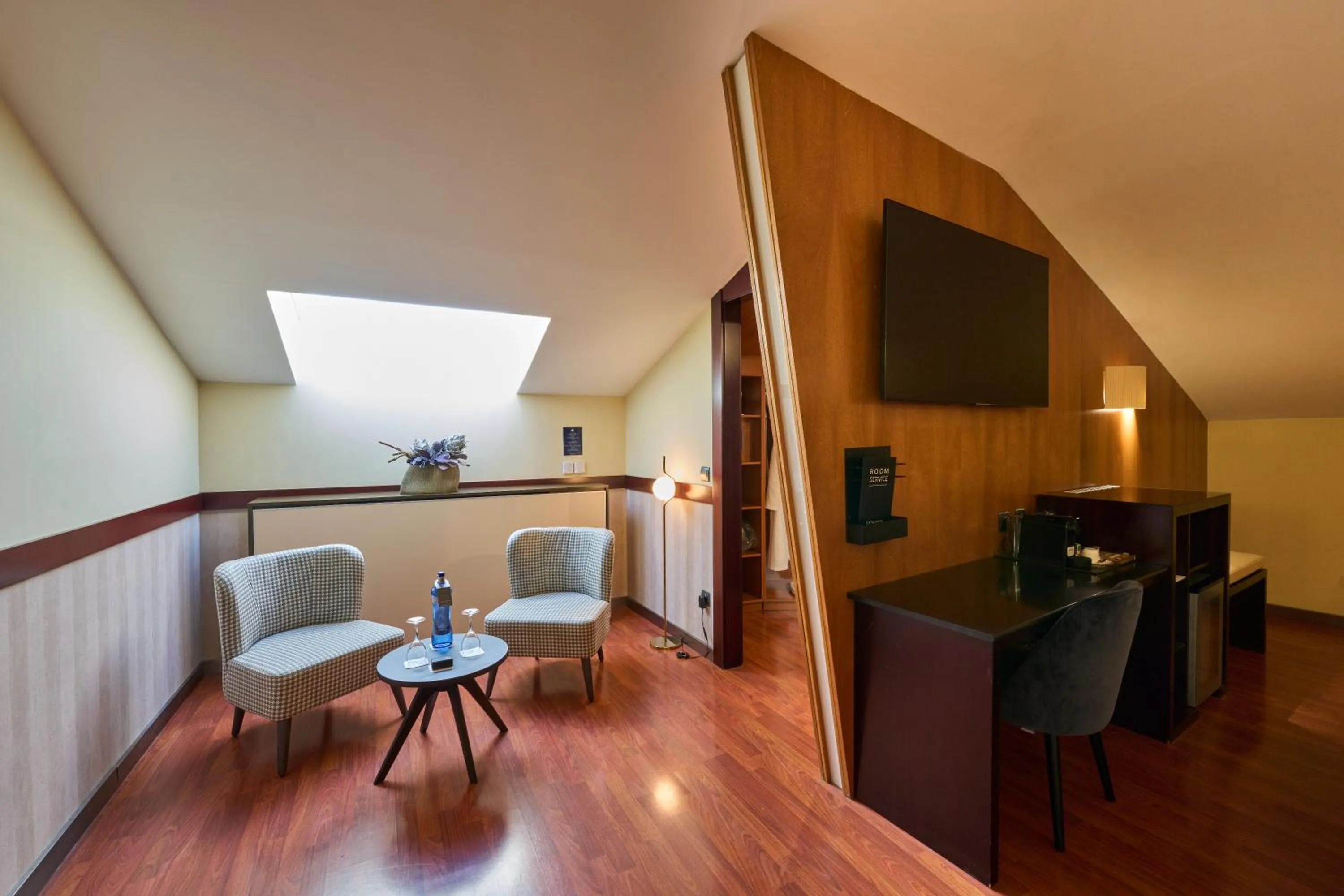 Photo of the whole room in Catalonia El Pilar