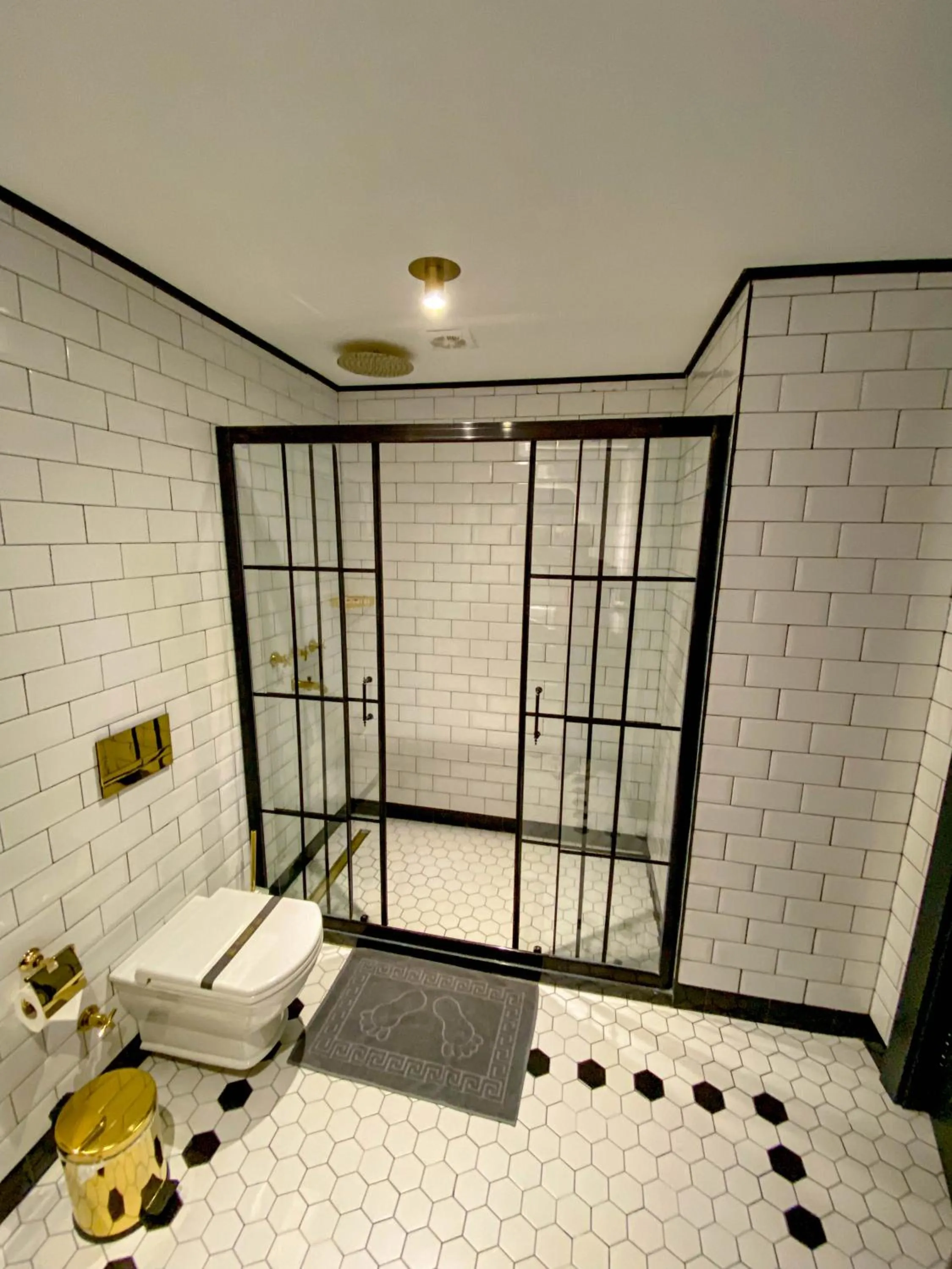 Shower in A11 HOTEL BOSPHORUS