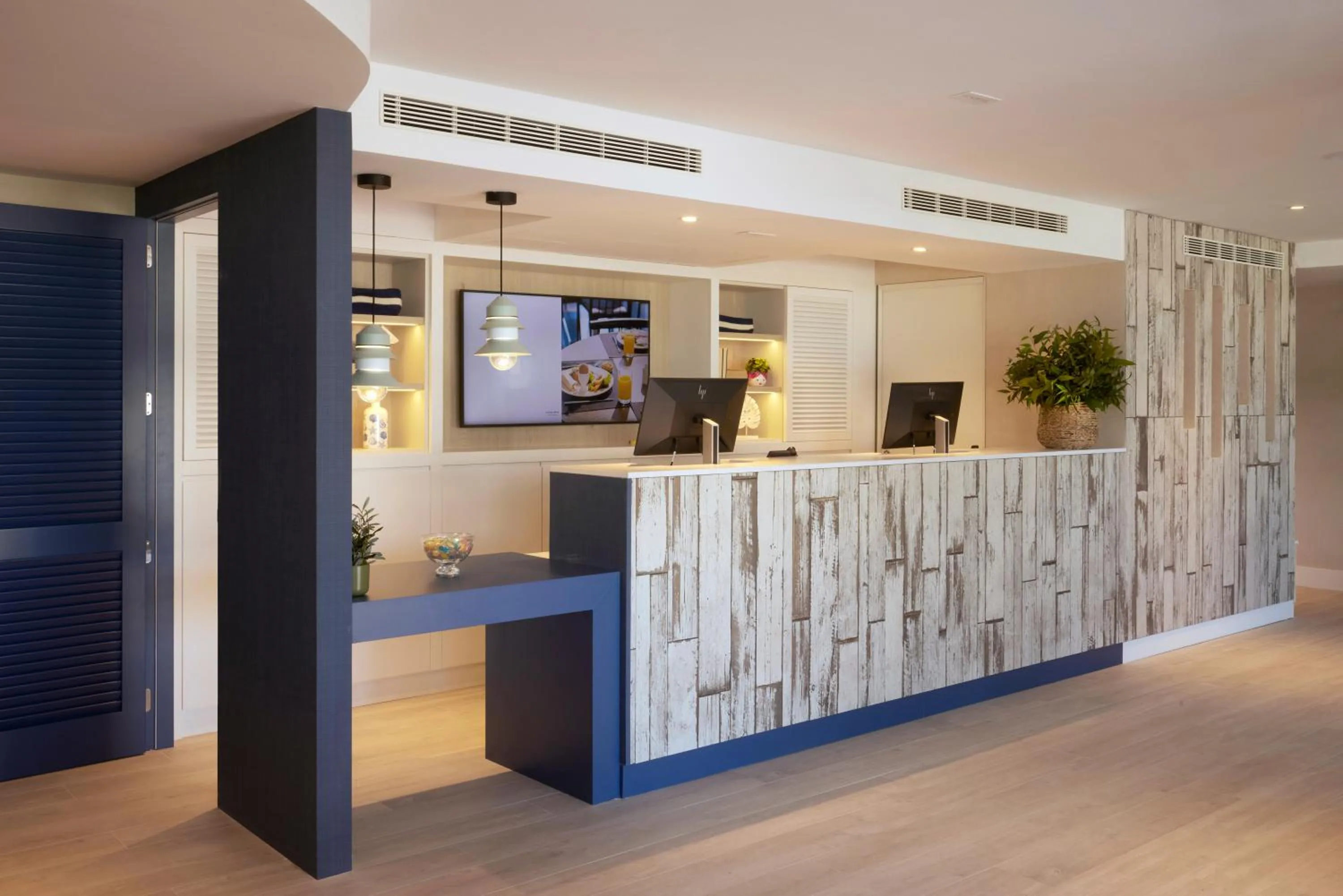 Lobby or reception in Catalonia Mirador des Port