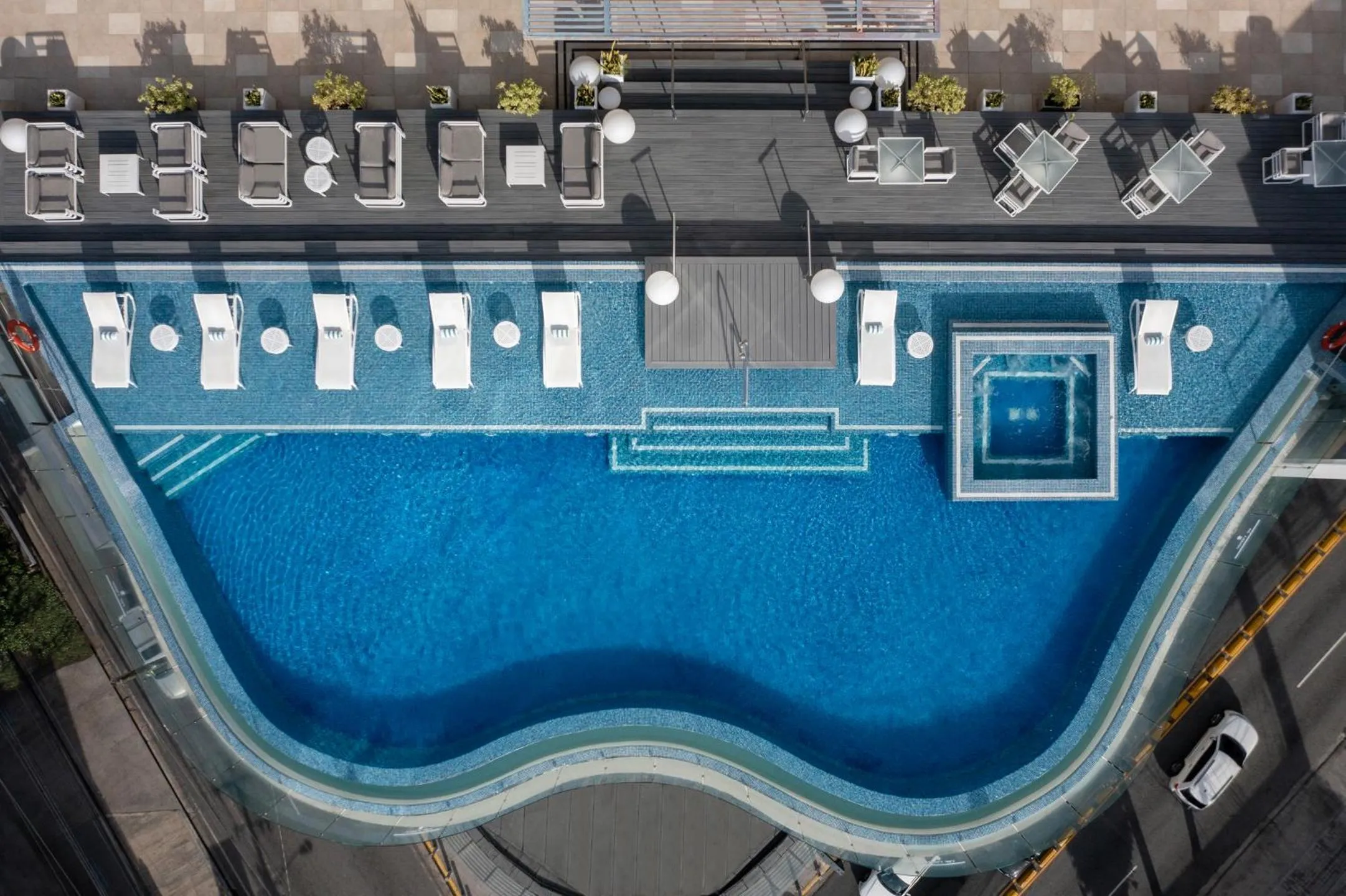 Swimming pool in Embassy Suites by Hilton Santo Domingo