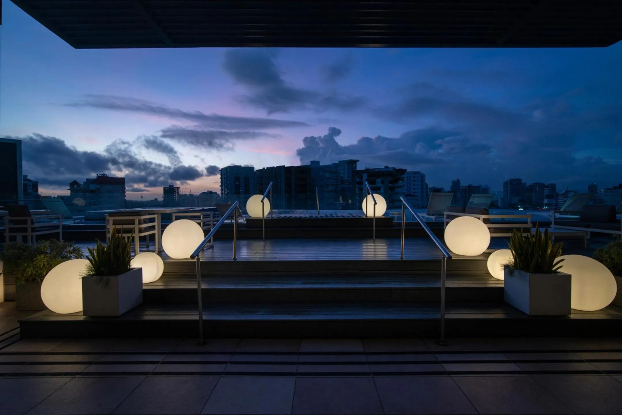 Swimming pool in Embassy Suites by Hilton Santo Domingo