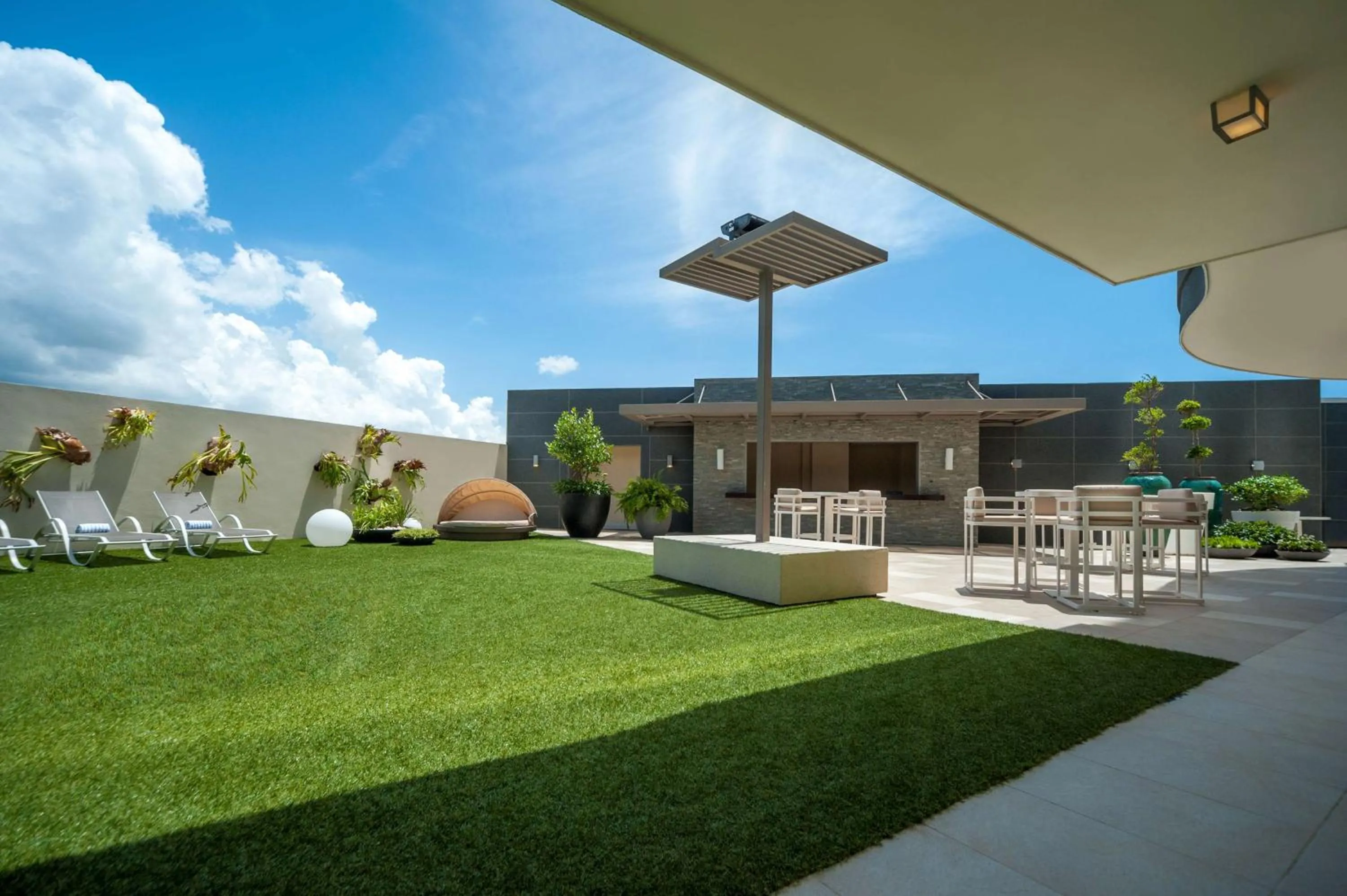 Pool view in Embassy Suites by Hilton Santo Domingo