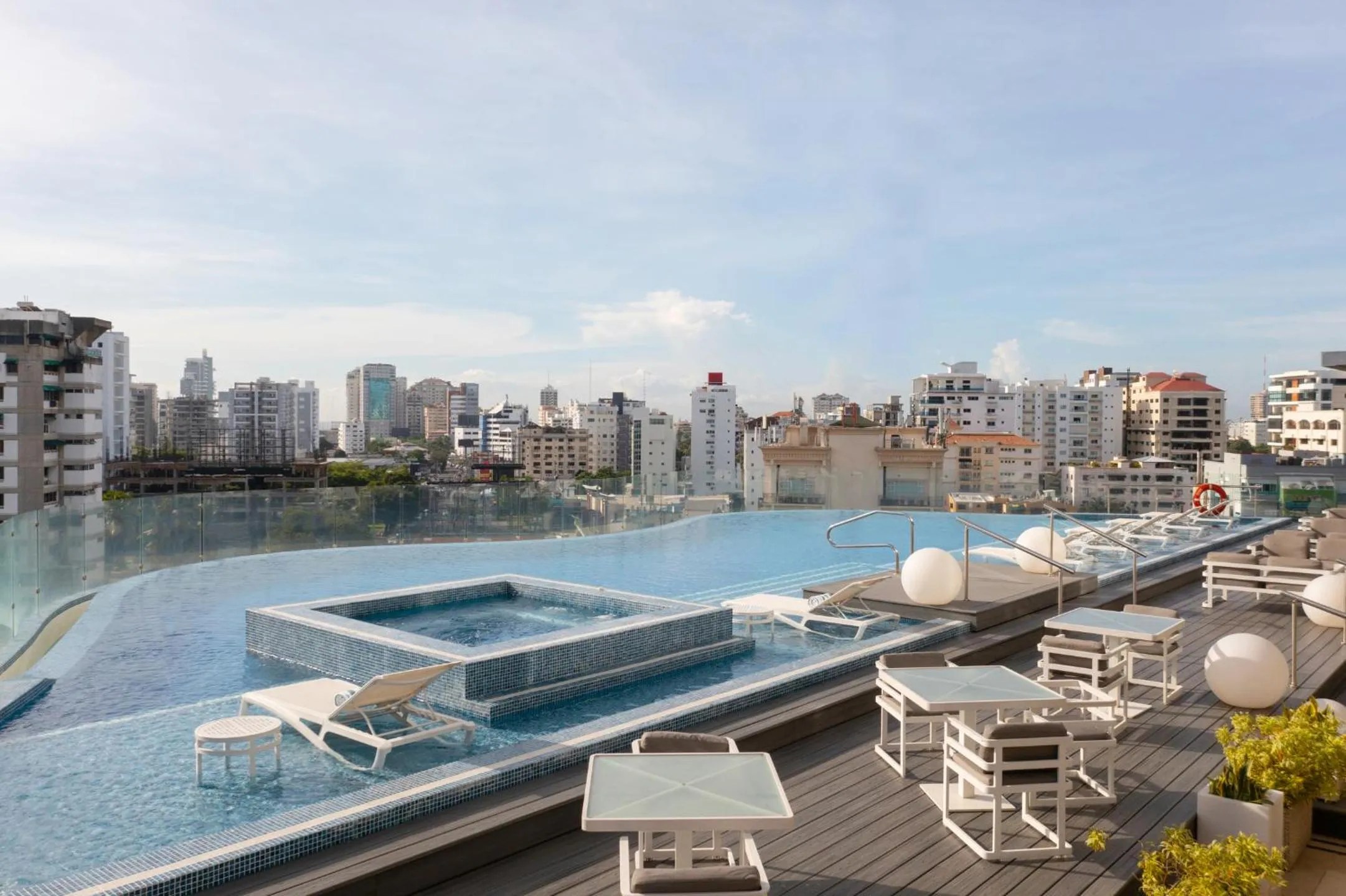 Swimming pool in Embassy Suites by Hilton Santo Domingo