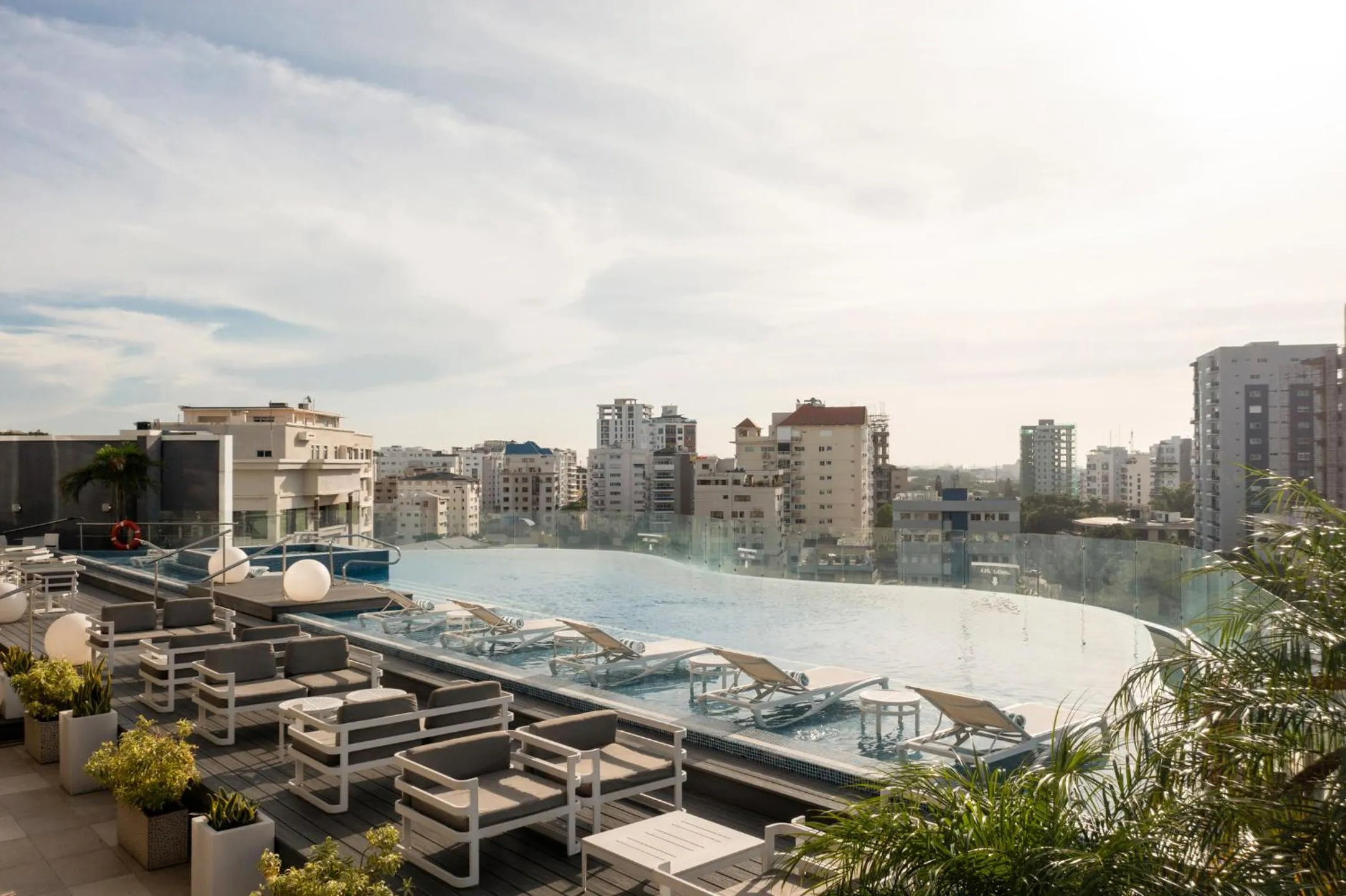 Swimming pool in Embassy Suites by Hilton Santo Domingo