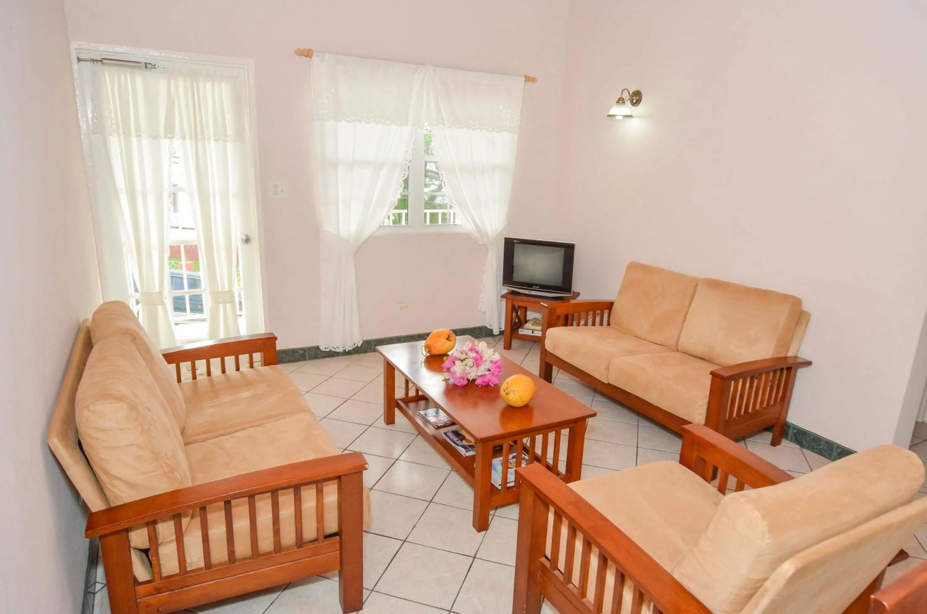 Living room in Caribbean Inn and Suites