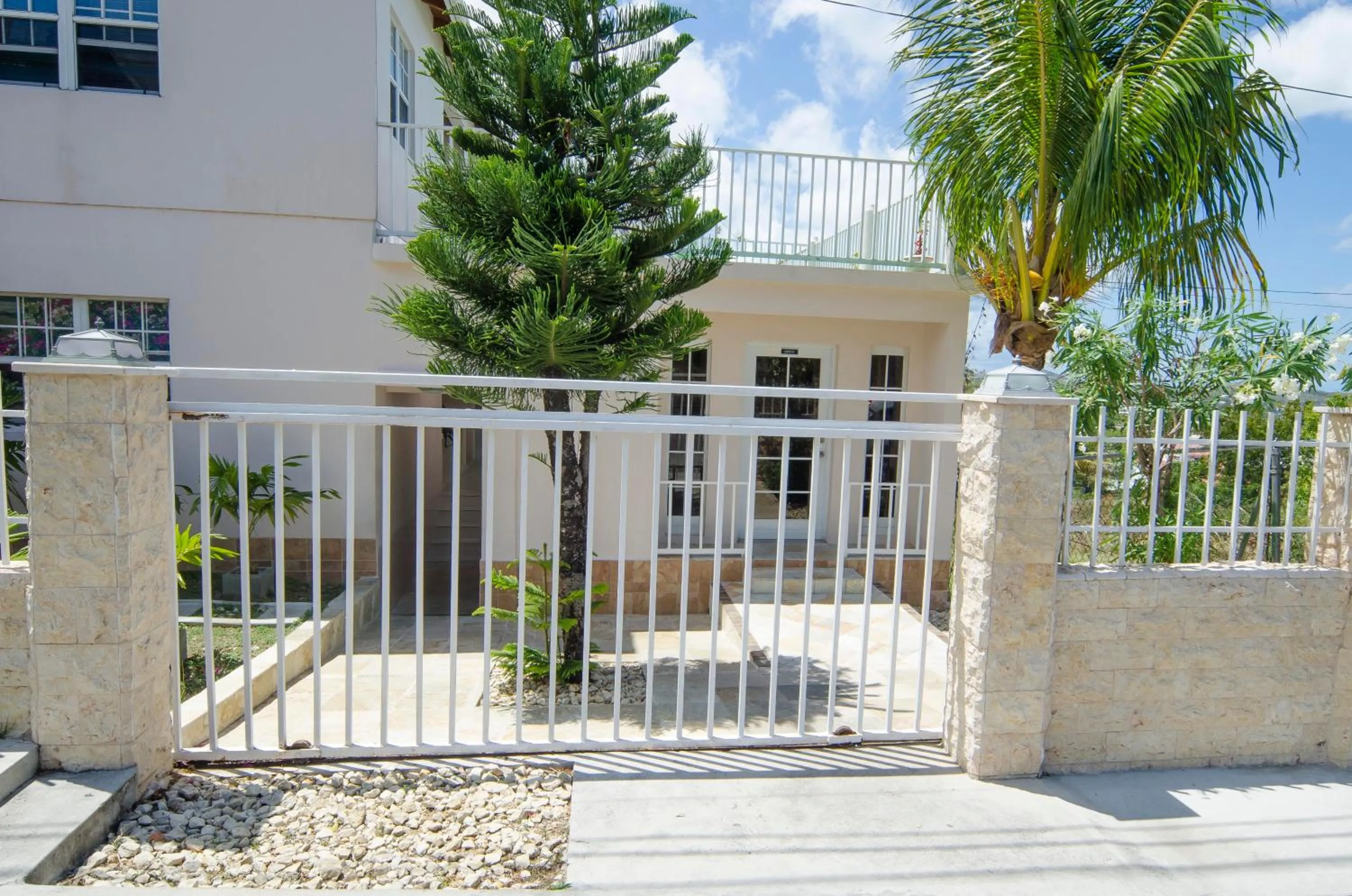 Facade/entrance in Caribbean Inn and Suites