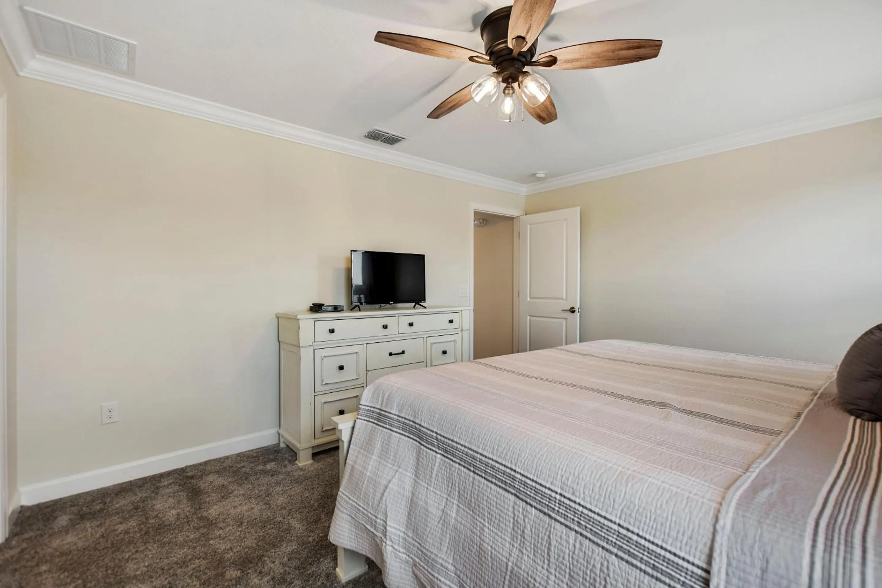 Property building, Bed in Barefoot Breeze - Storey Lake By Shine Villas #833