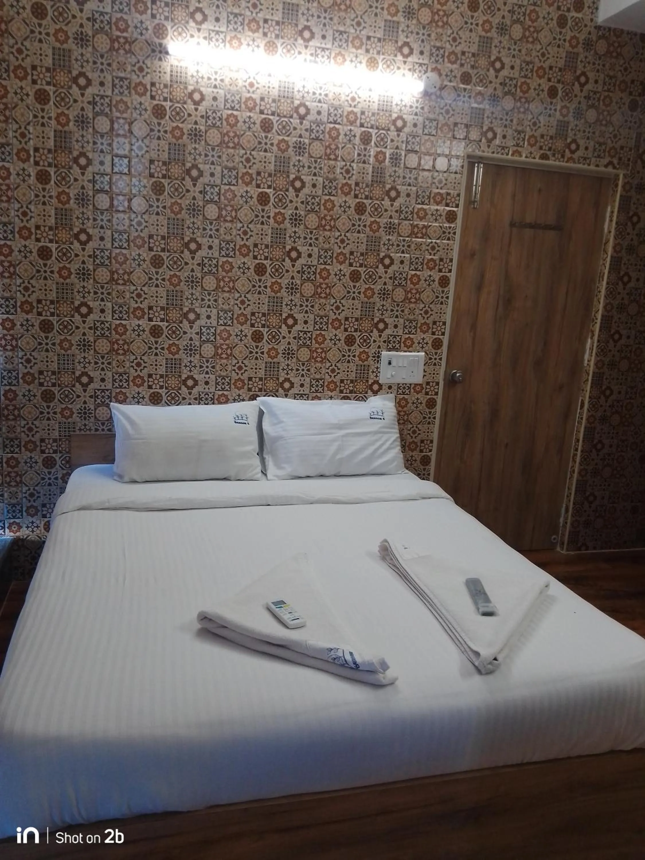 Property building, Bed in Season 4 Residences - 1BHK furnished apartments (near Apollo Proton, Tidal park)