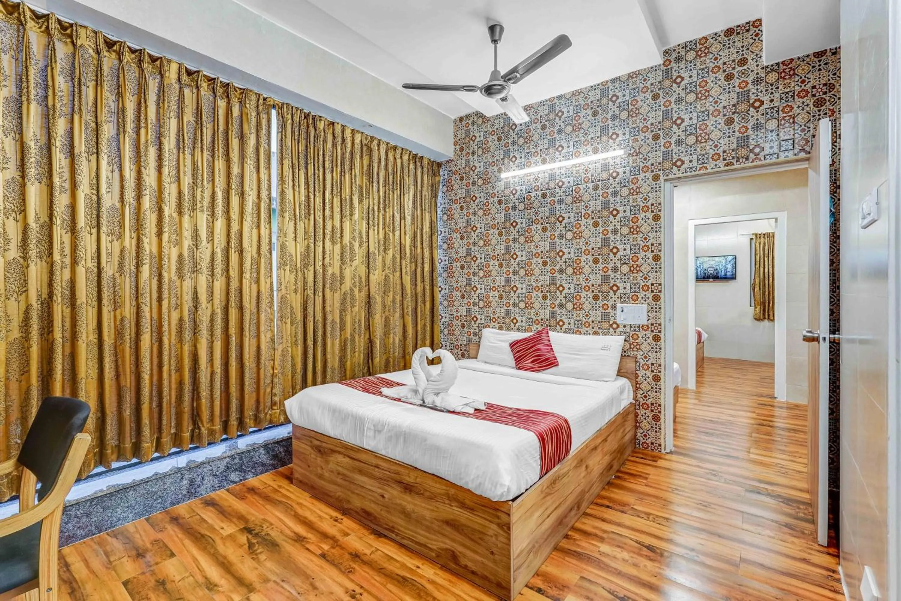 Restaurant/places to eat, Bed in Season 4 Residences - 1BHK furnished apartments (near Apollo Proton, Tidal park)