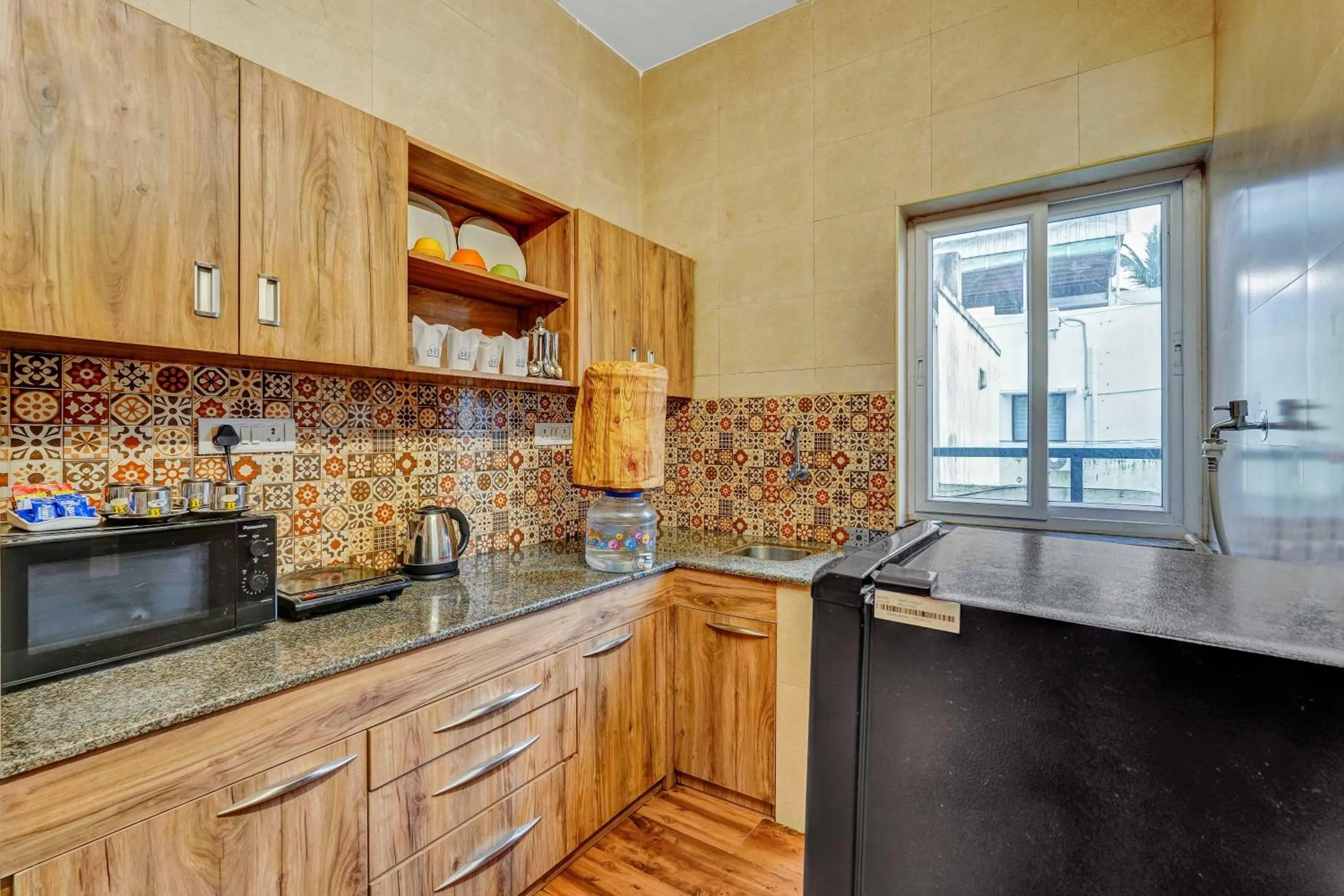 Restaurant/places to eat in Season 4 Residences - 1BHK furnished apartments (near Apollo Proton, Tidal park)