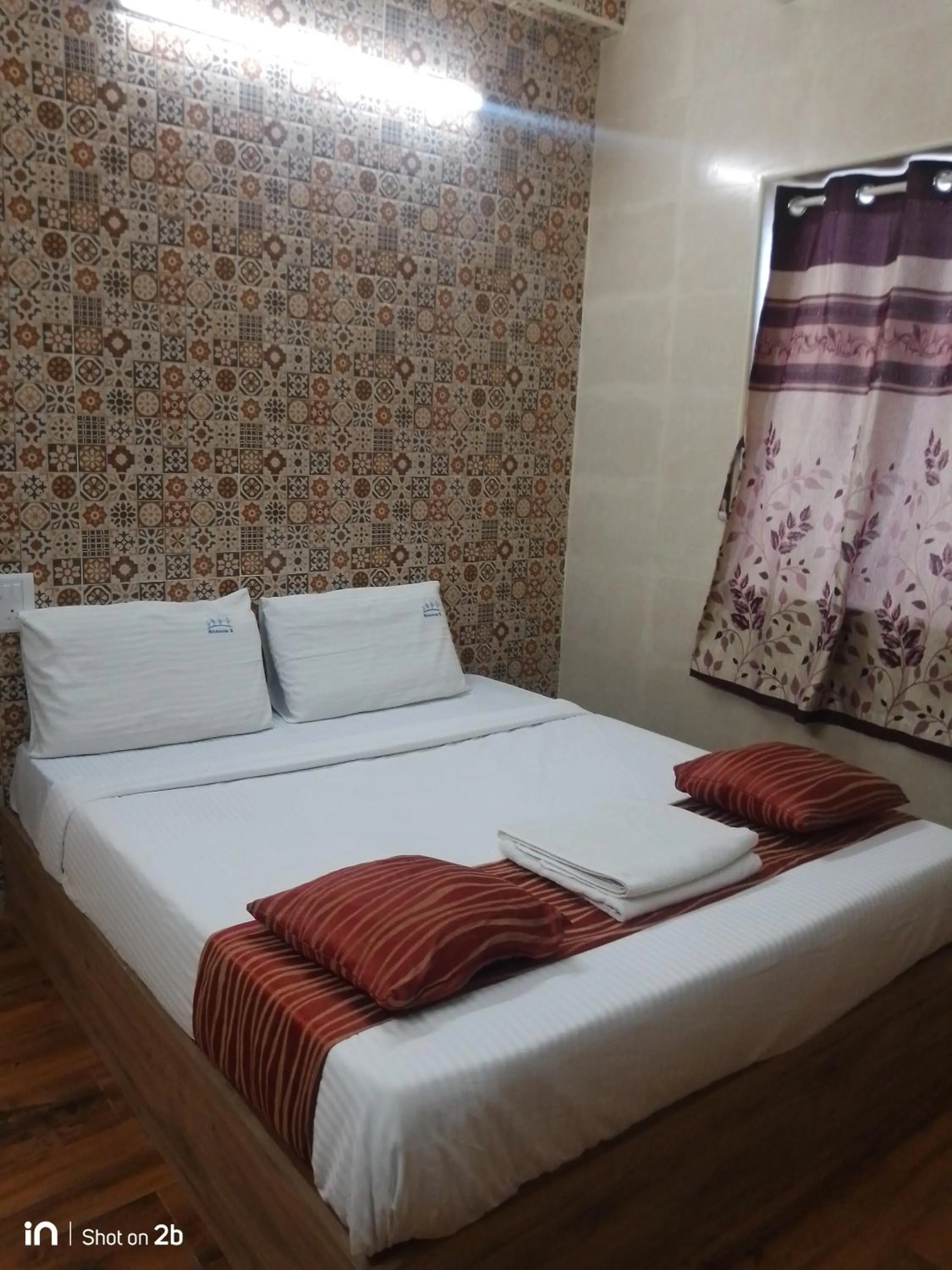 Property building, Bed in Season 4 Residences - 1BHK furnished apartments (near Apollo Proton, Tidal park)