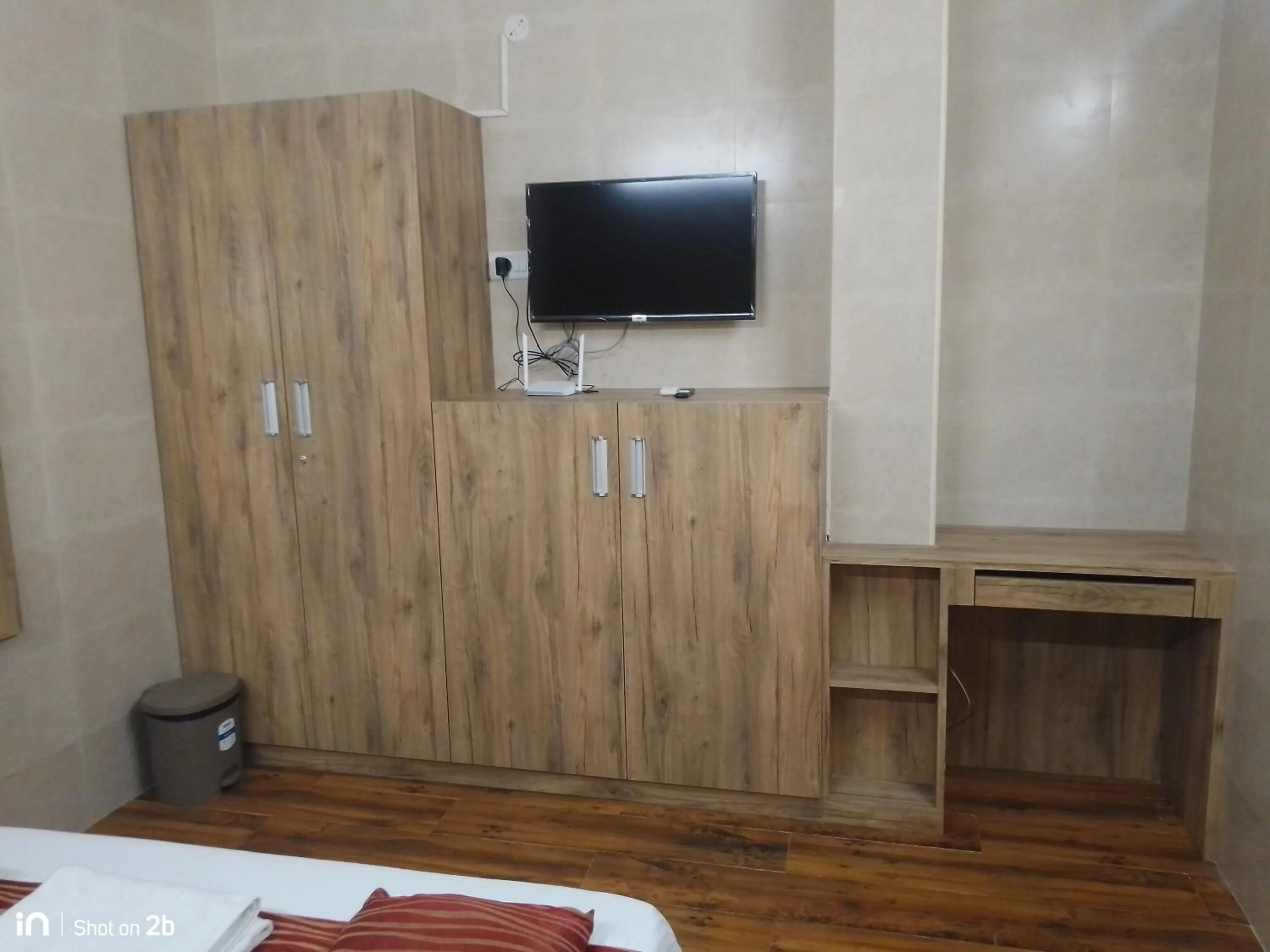 Property building, Bed in Season 4 Residences - 1BHK furnished apartments (near Apollo Proton, Tidal park)