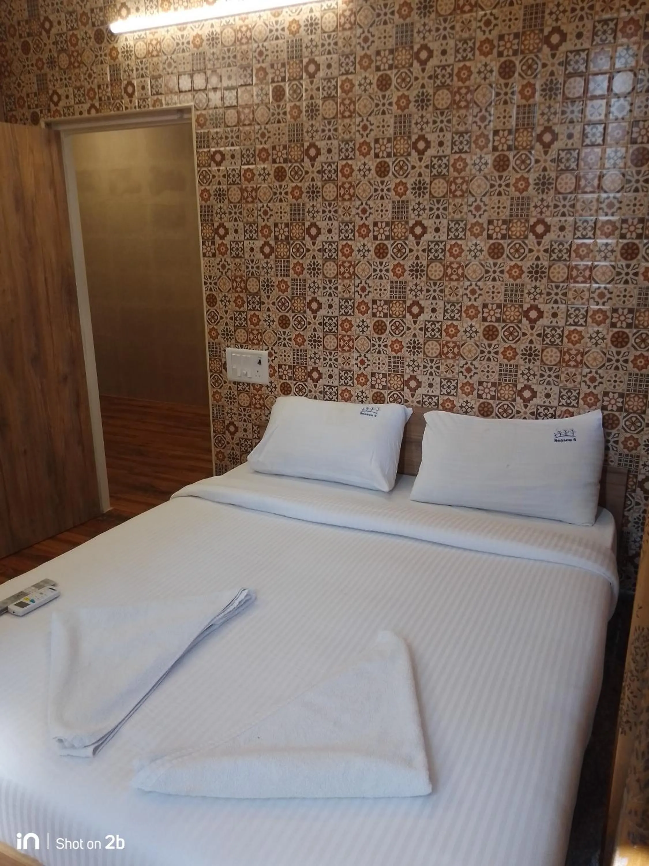 Property building, Bed in Season 4 Residences - 1BHK furnished apartments (near Apollo Proton, Tidal park)