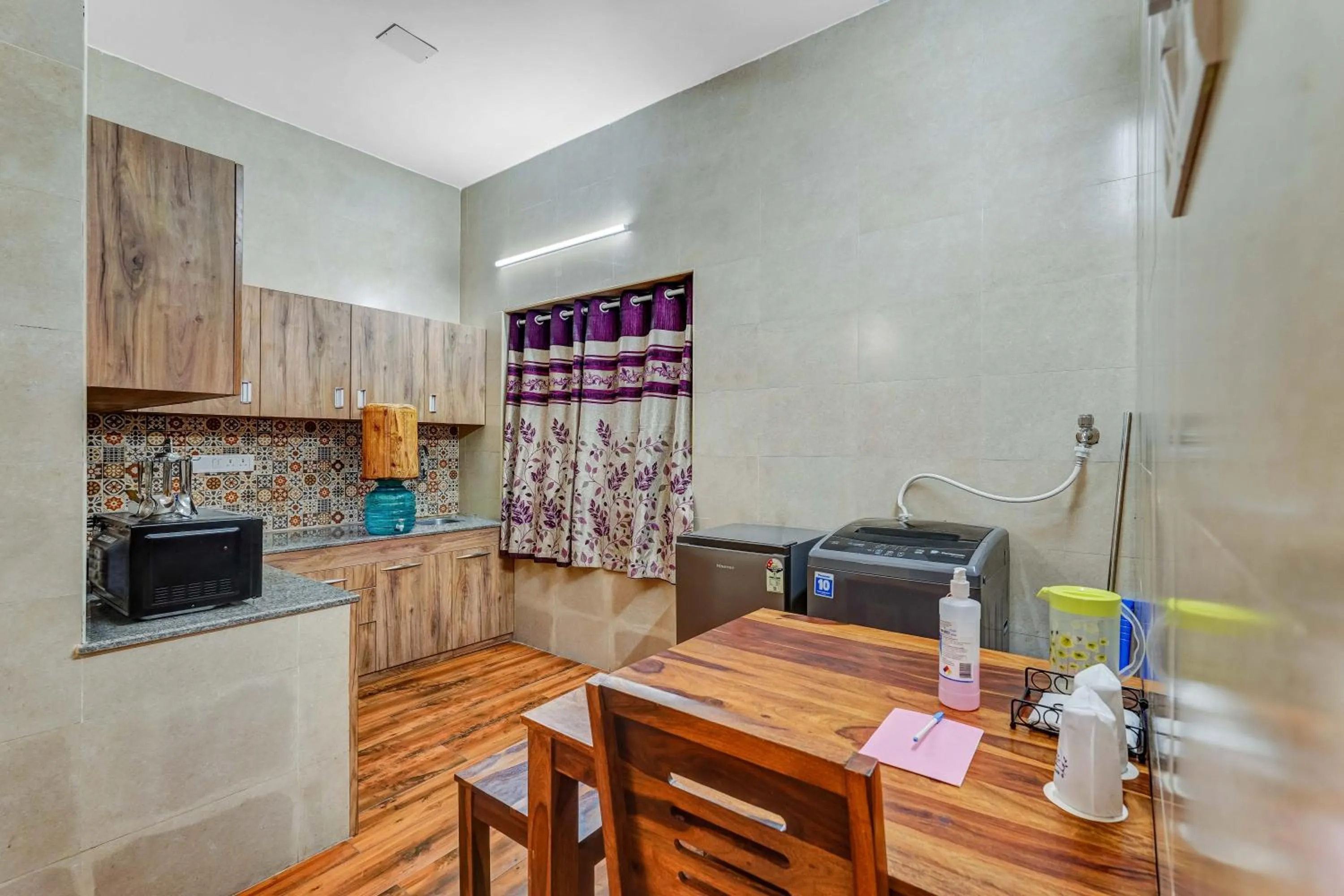 Restaurant/places to eat in Season 4 Residences - 1BHK furnished apartments (near Apollo Proton, Tidal park)