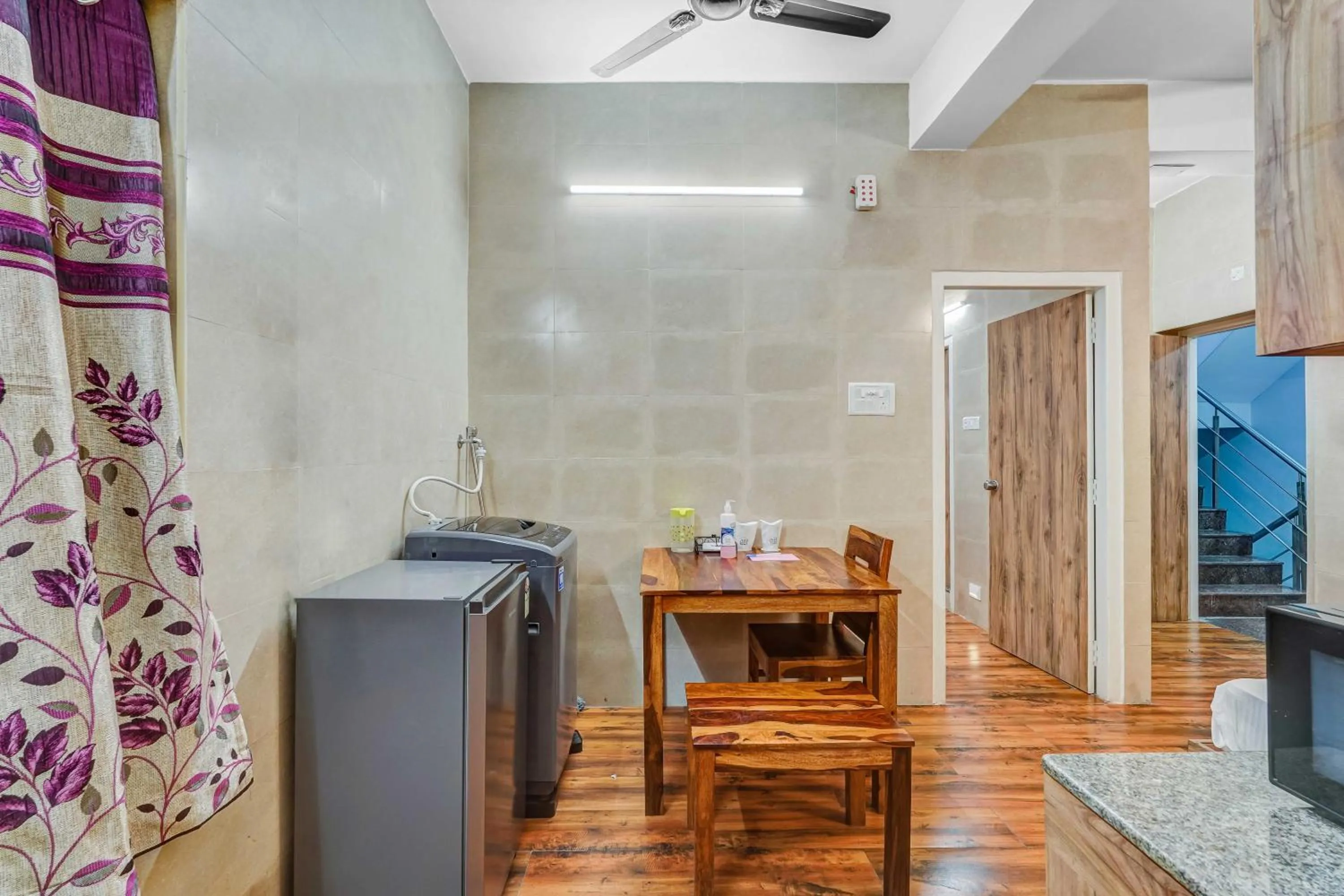 Restaurant/places to eat in Season 4 Residences - 1BHK furnished apartments (near Apollo Proton, Tidal park)