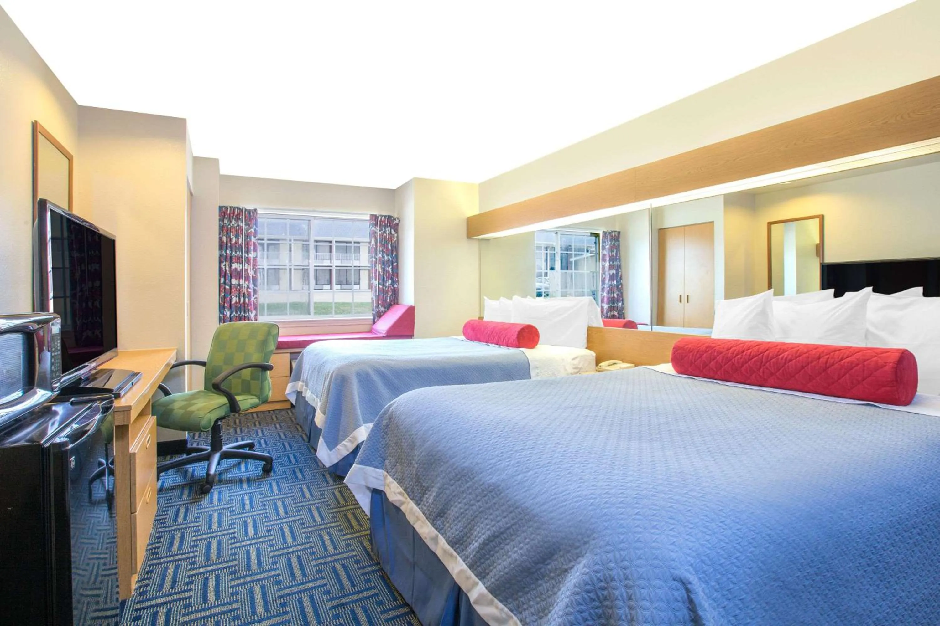 Photo of the whole room, Bed in Quality Inn Sallisaw