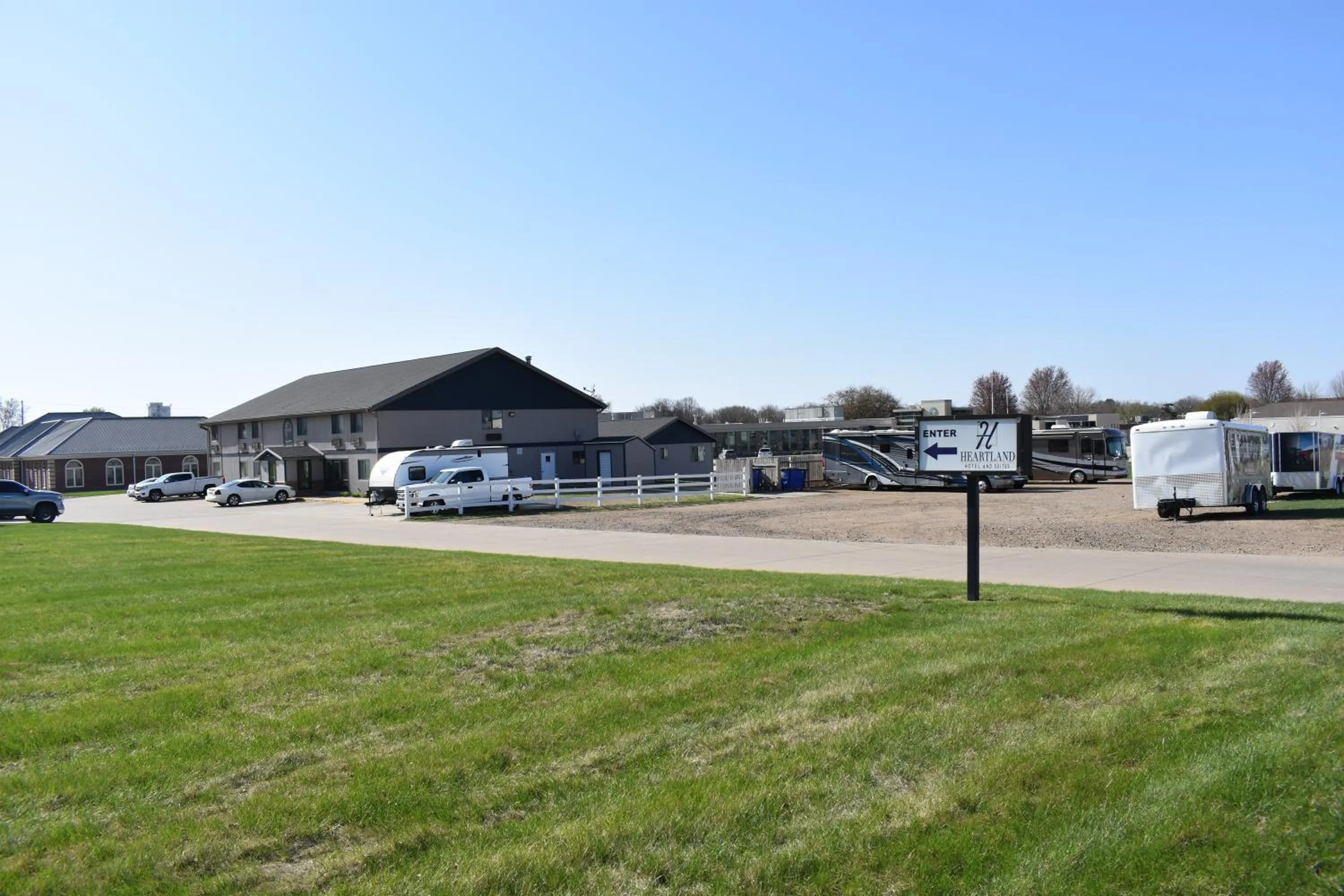 Heartland Hotel & Suites