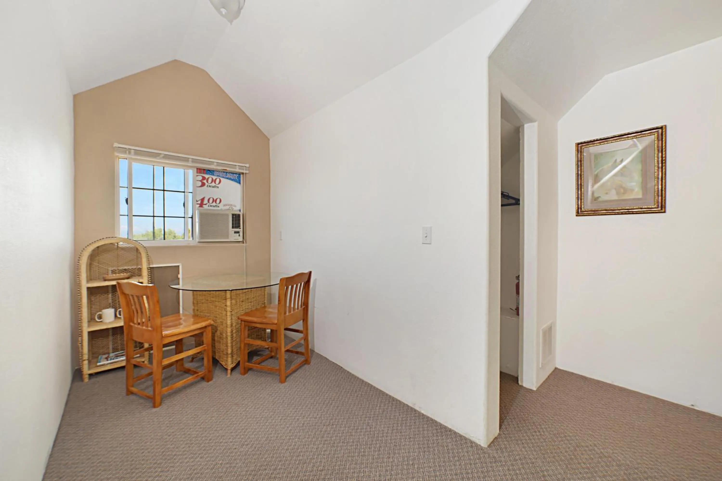 Dining area in Hacienda Roja - The Pinion #8 at Wind Walker Homestead