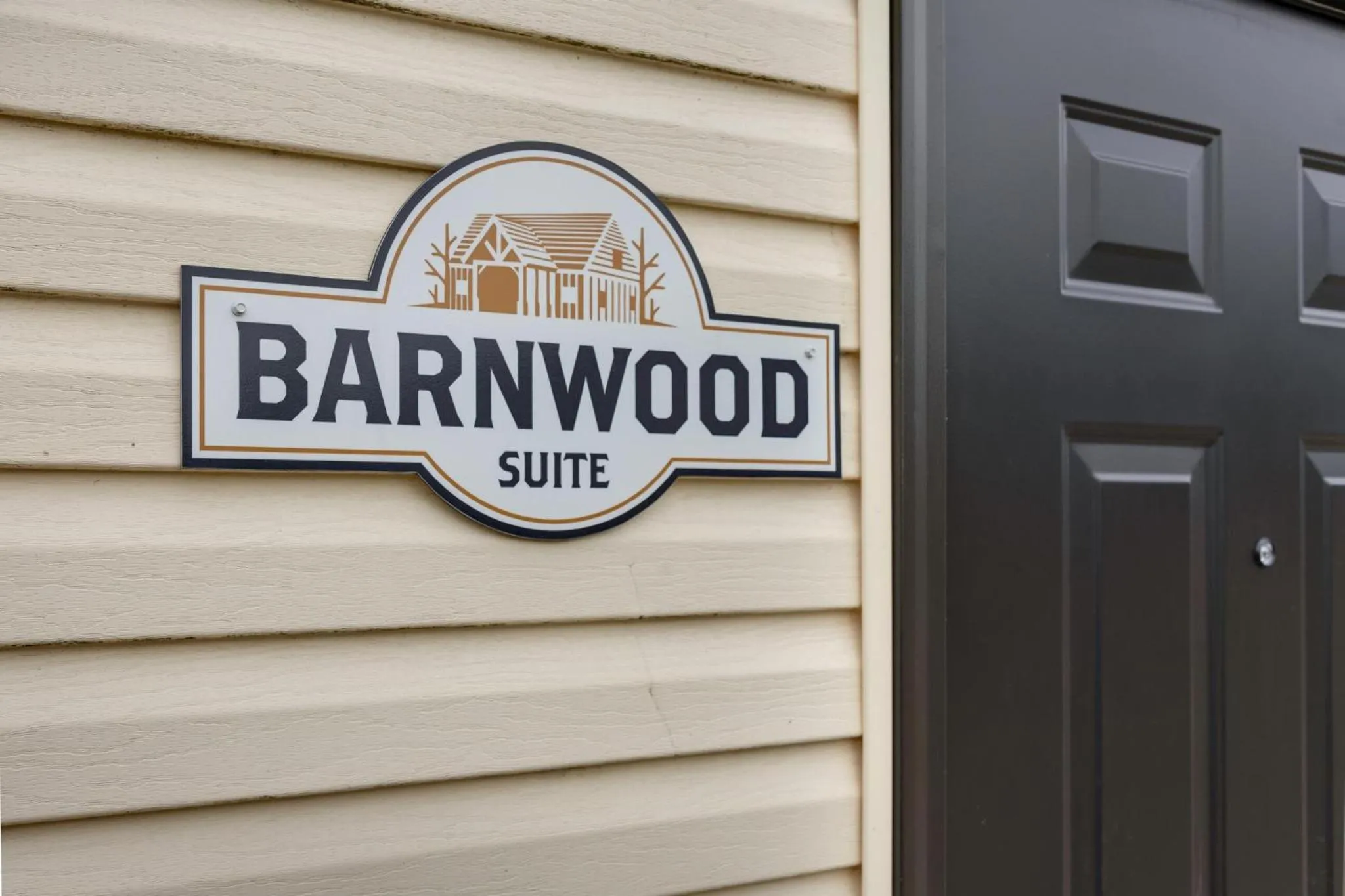 Hot Tub in Barnwood Suite - Main Street Lodge in Berlin