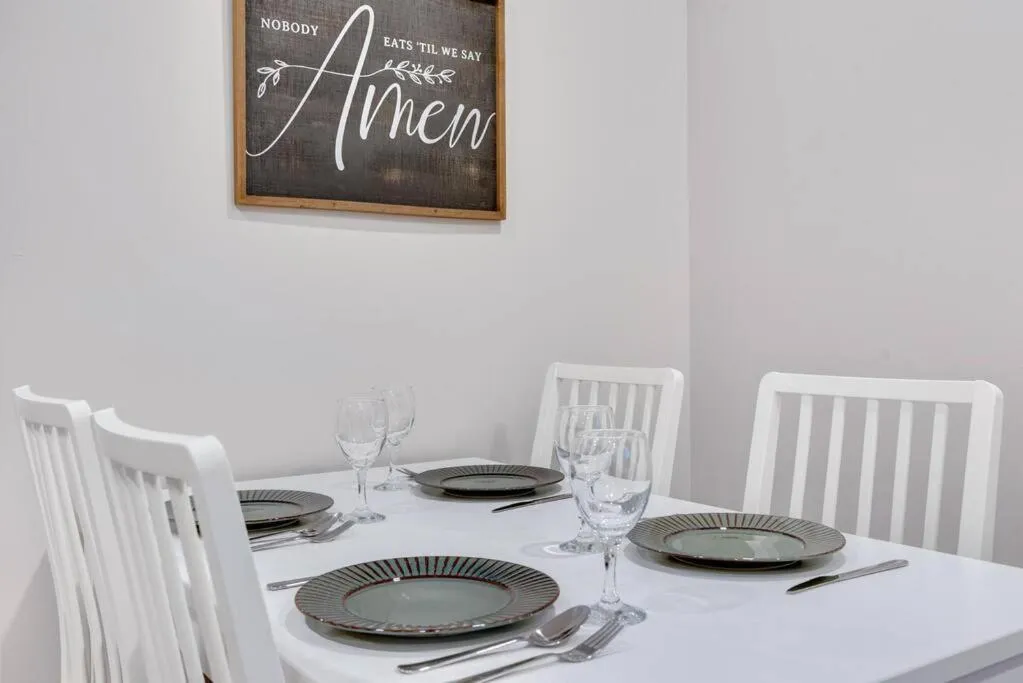 Decorative detail in Barnwood Suite - Main Street Lodge in Berlin