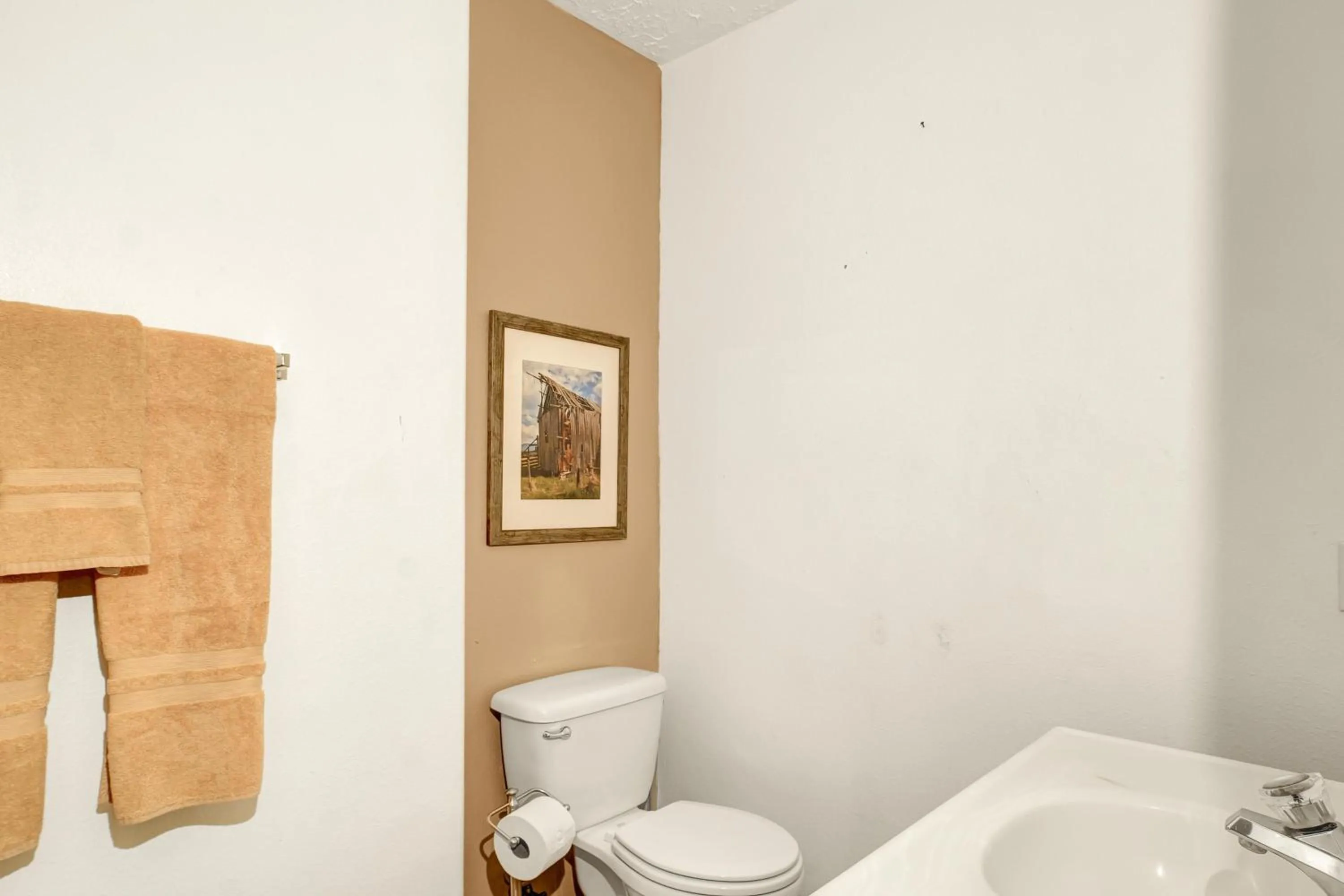 Photo of the whole room in Ranchette Ponderosa - The Freemont #2 at Wind Walker Homestead