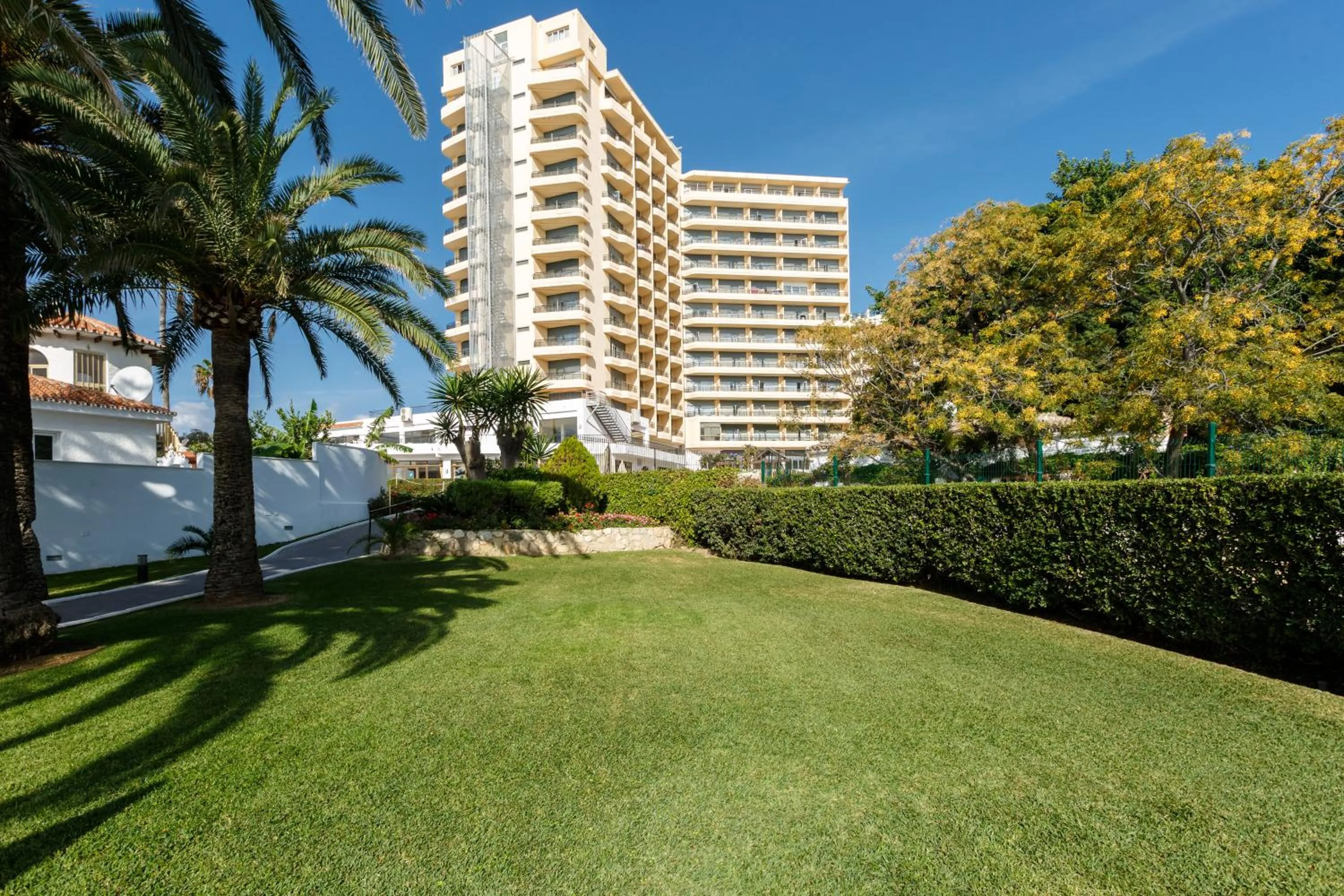 Facade/entrance in Globales Gardenia