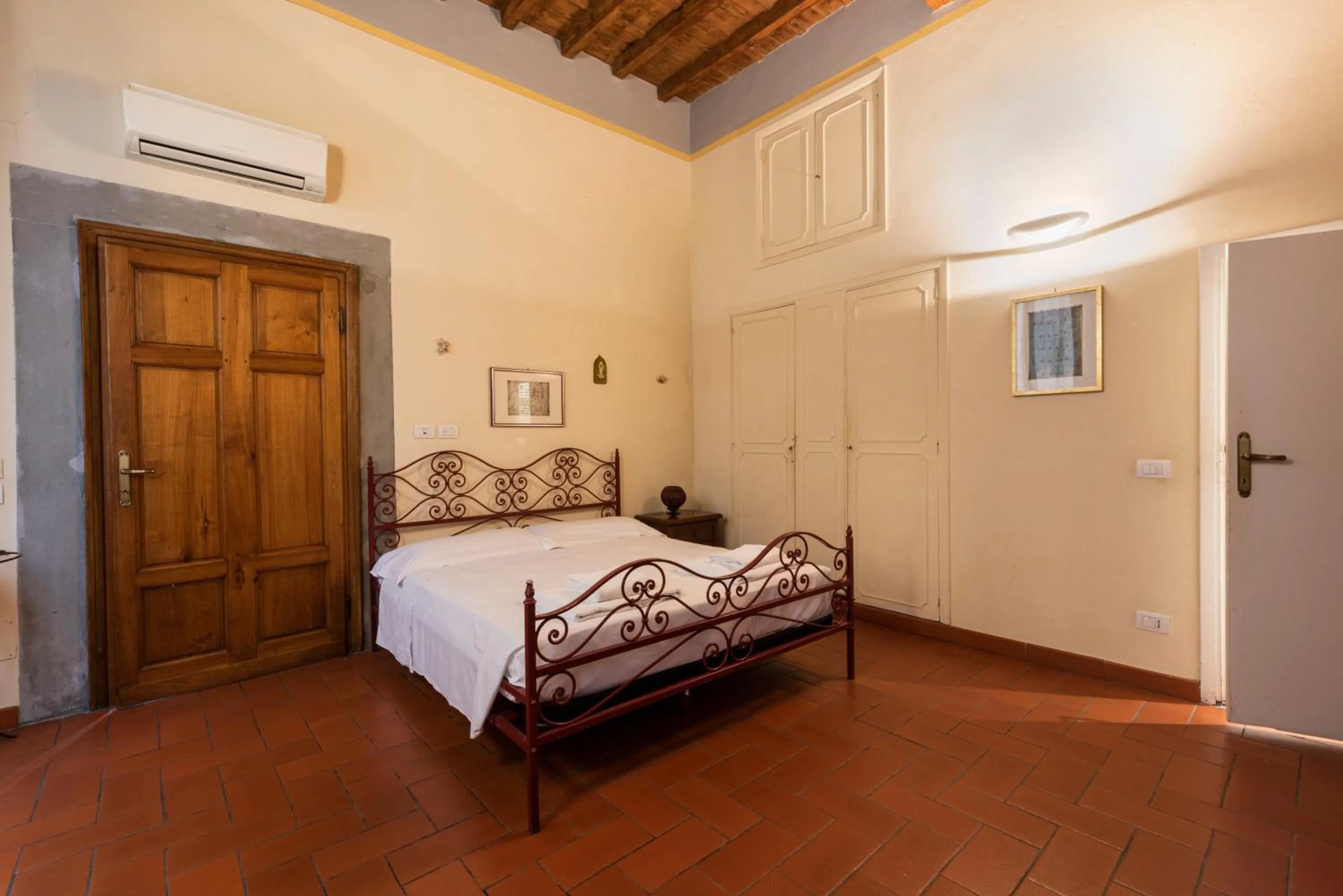 Bed in Giglio Classic by Mmega