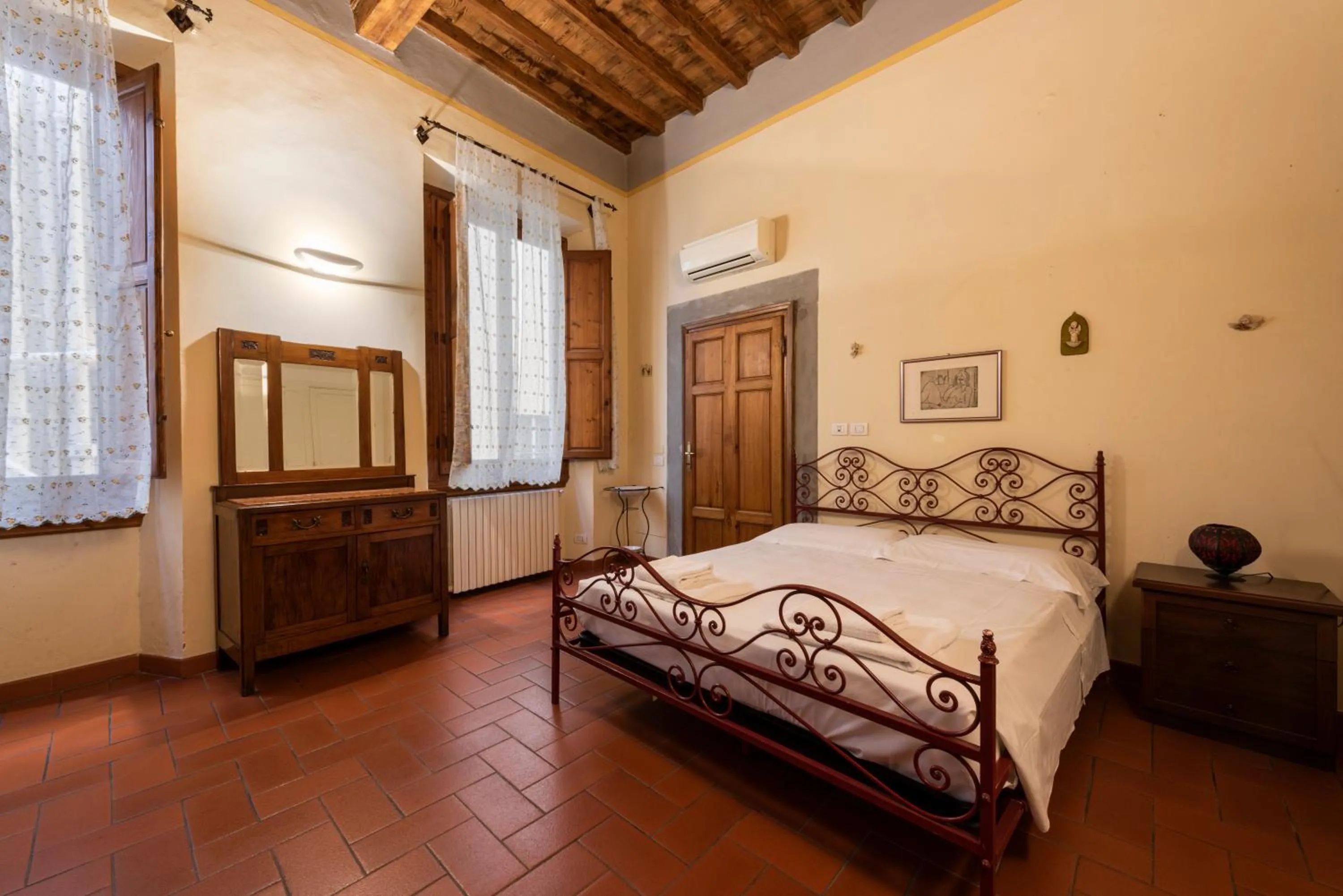 Bed in Giglio Classic by Mmega