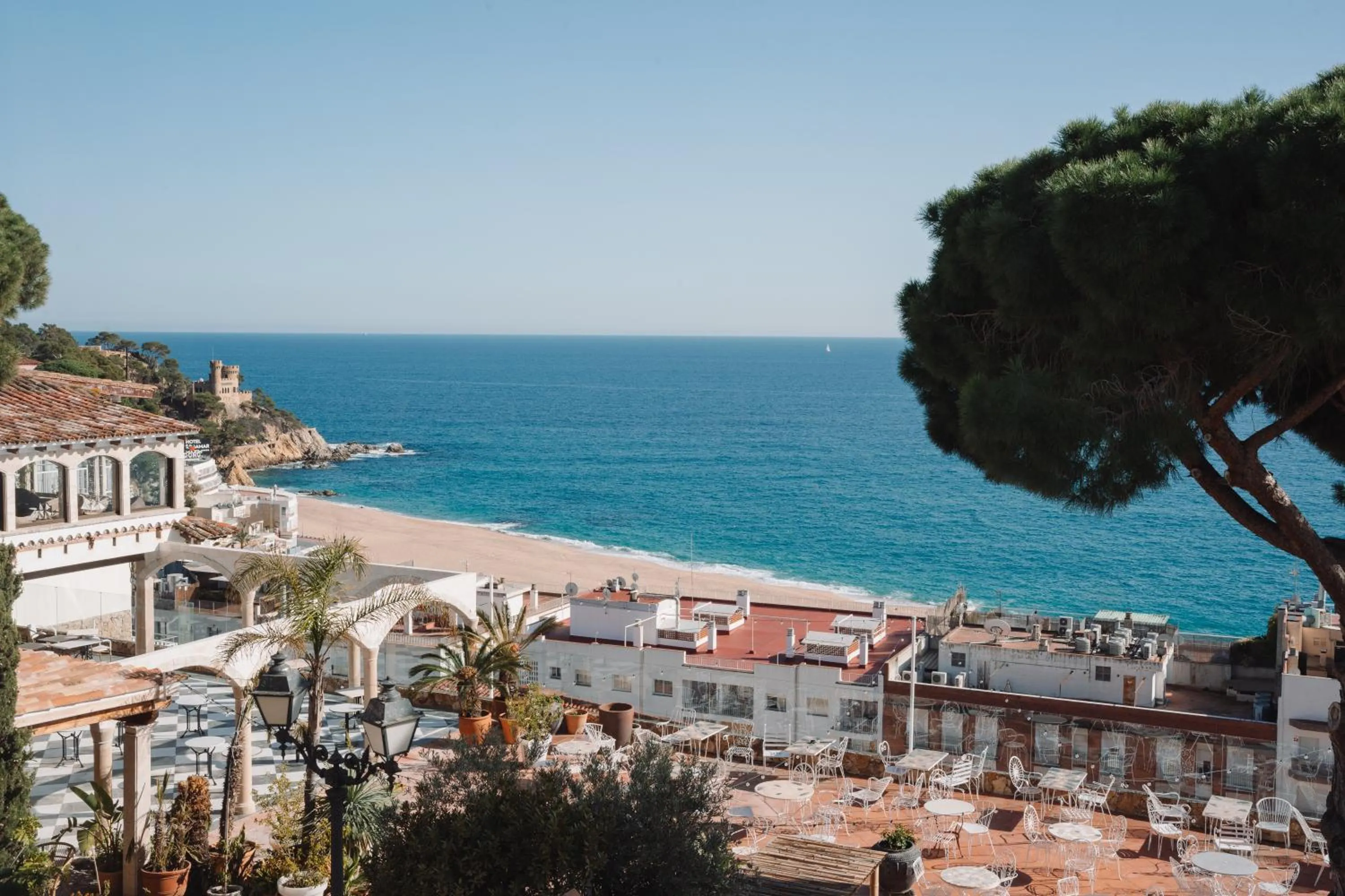 Sea view in Hotel Roger de Flor by Seleqtta