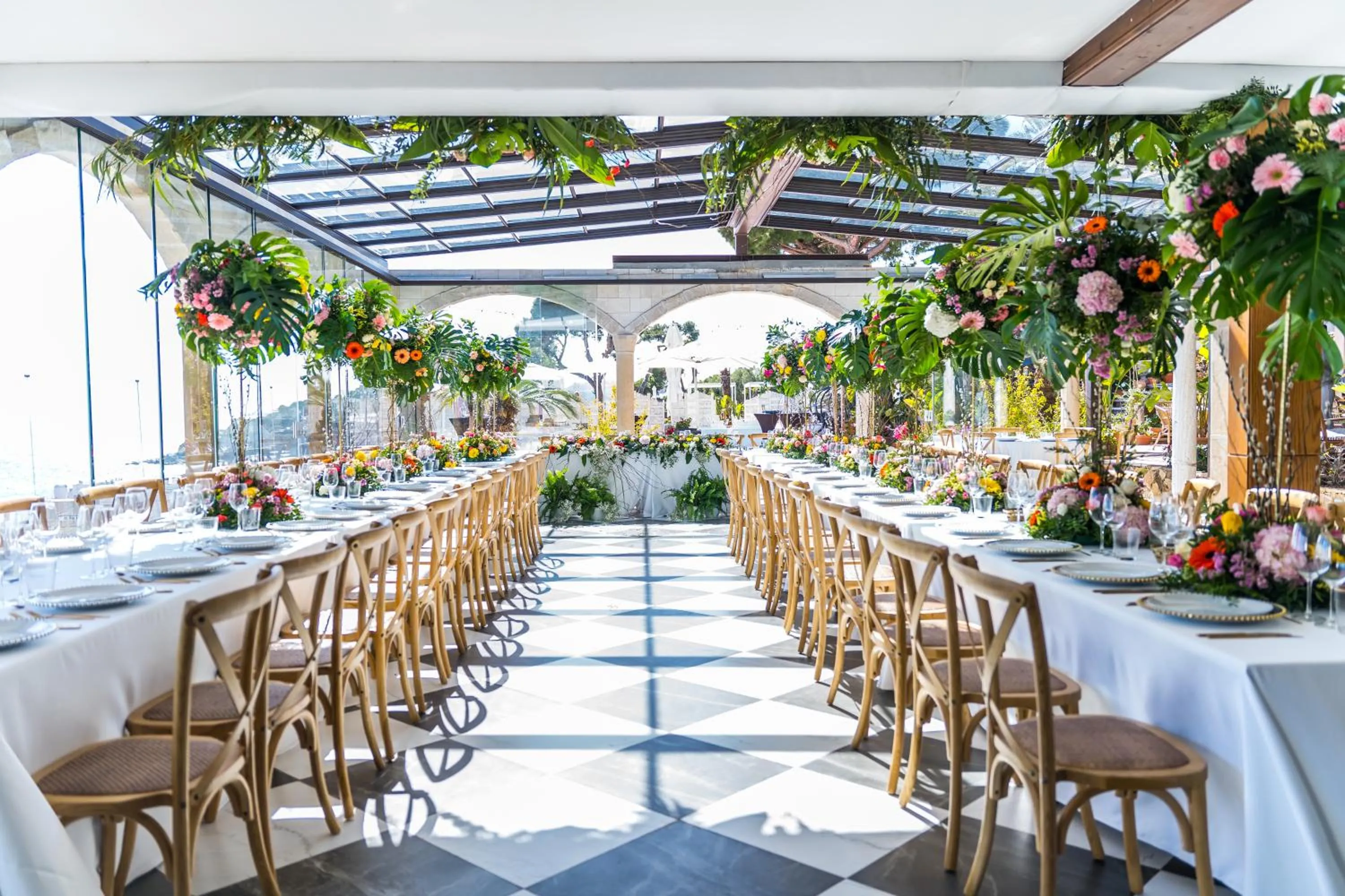 Restaurant/places to eat in Hotel Roger de Flor by Seleqtta