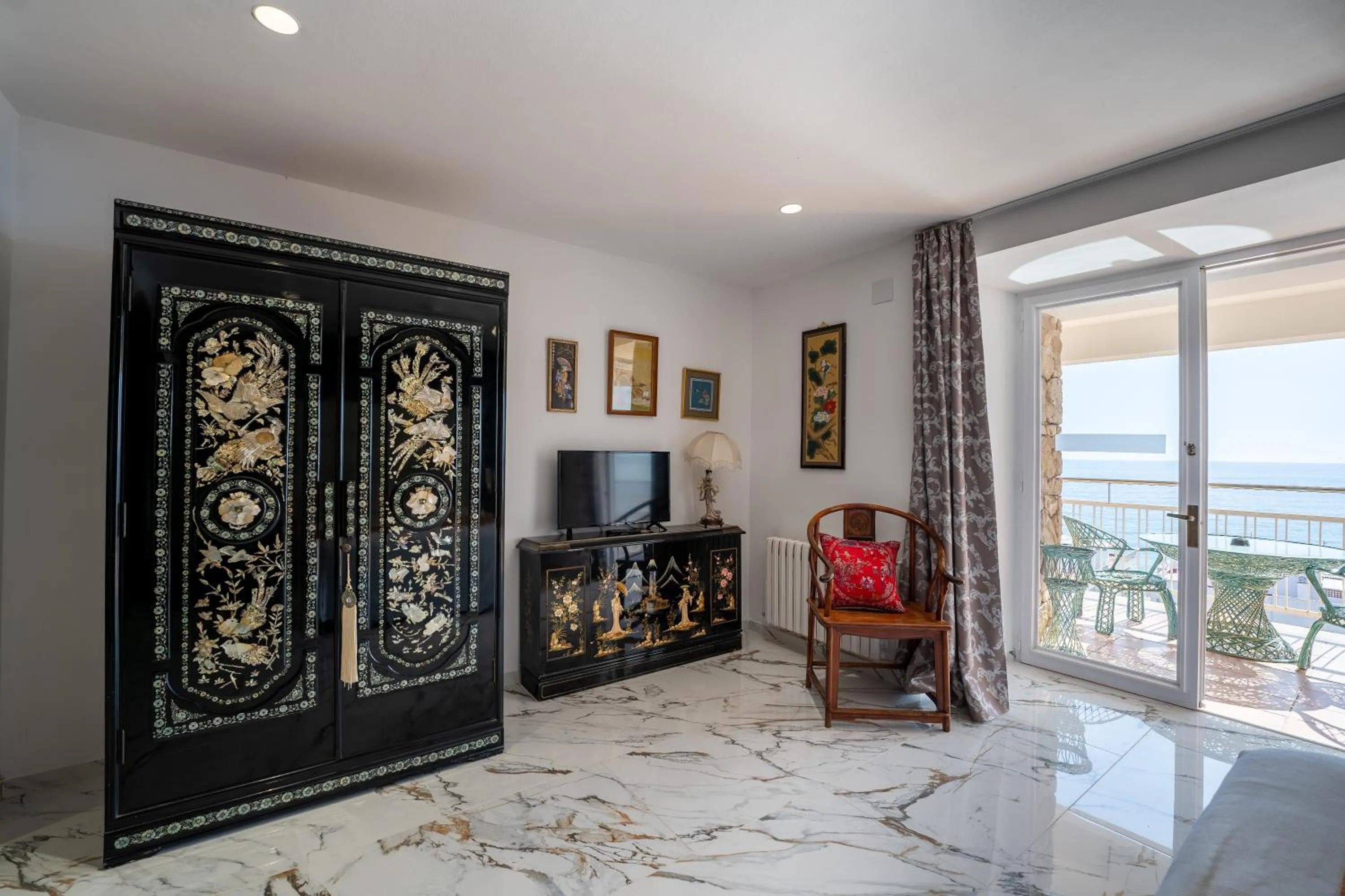 Decorative detail in Hotel Roger de Flor by Seleqtta