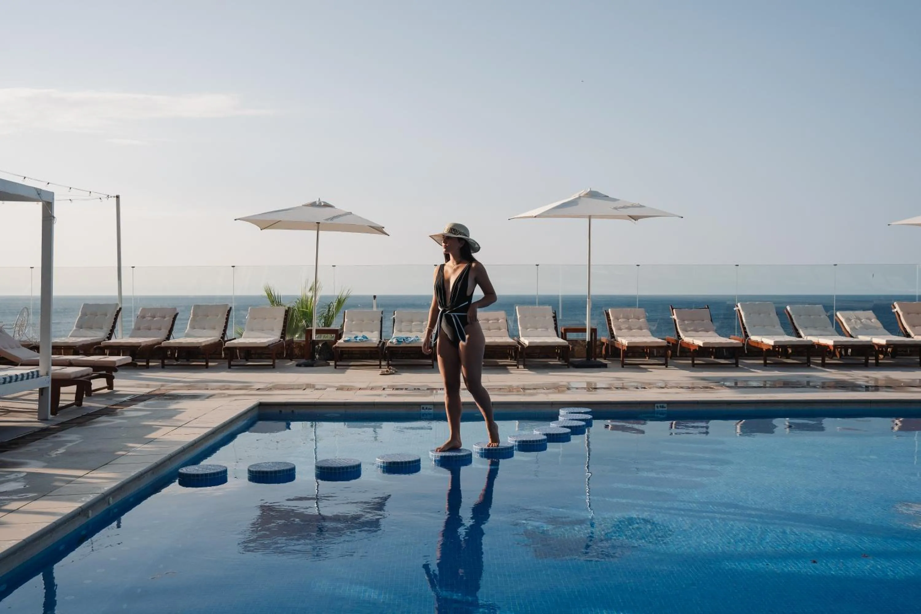 Swimming pool in Hotel Roger de Flor by Seleqtta